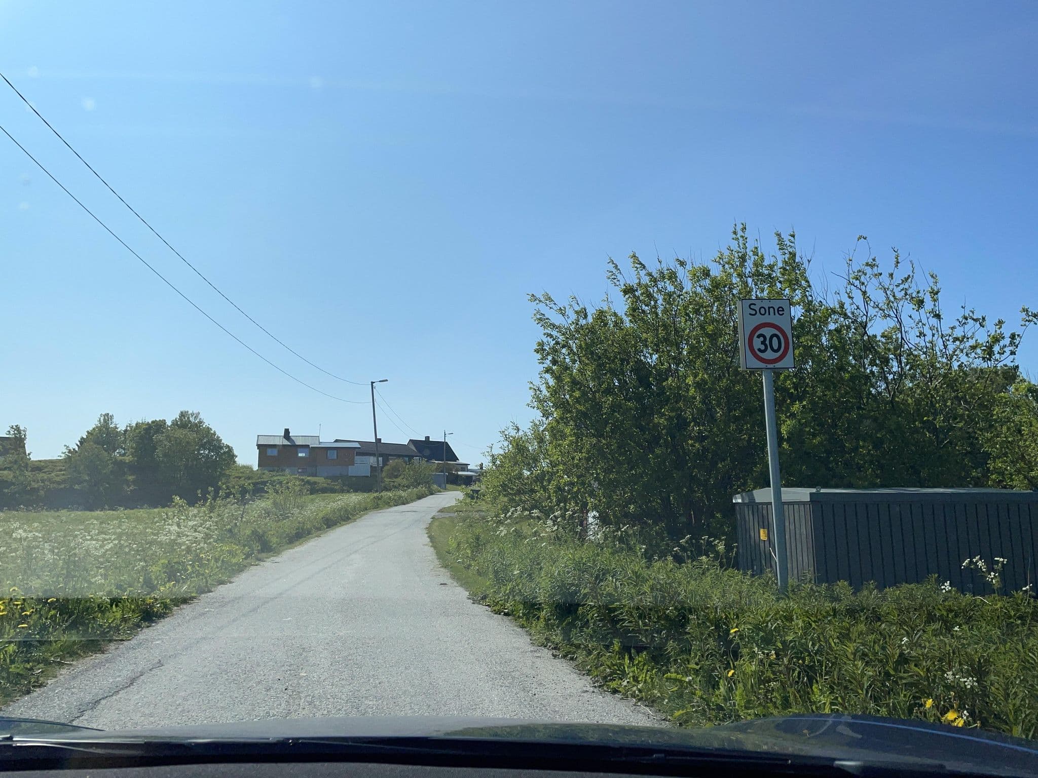 Street view near SOMMARØY KAFE OG OVERNATTING DA Gerd Hansen og Gudny I Edøy, Lenvik — © kino (CC BY-SA · Mapillary)
