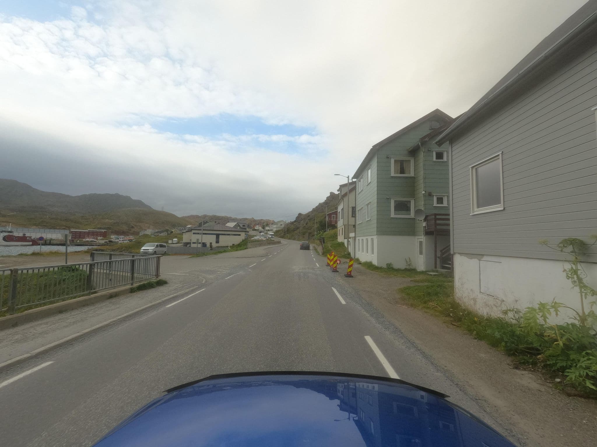 Street view near North Cape Guesthouse, Honningsvåg — © catoandersen (CC BY-SA · Mapillary)