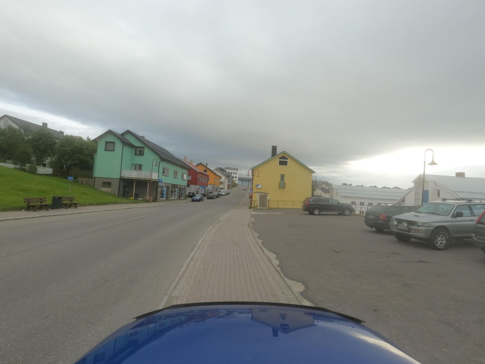 Street view near Hotel Arran Nordkapp, Honningsvåg — © catoandersen (CC BY-SA · Mapillary)