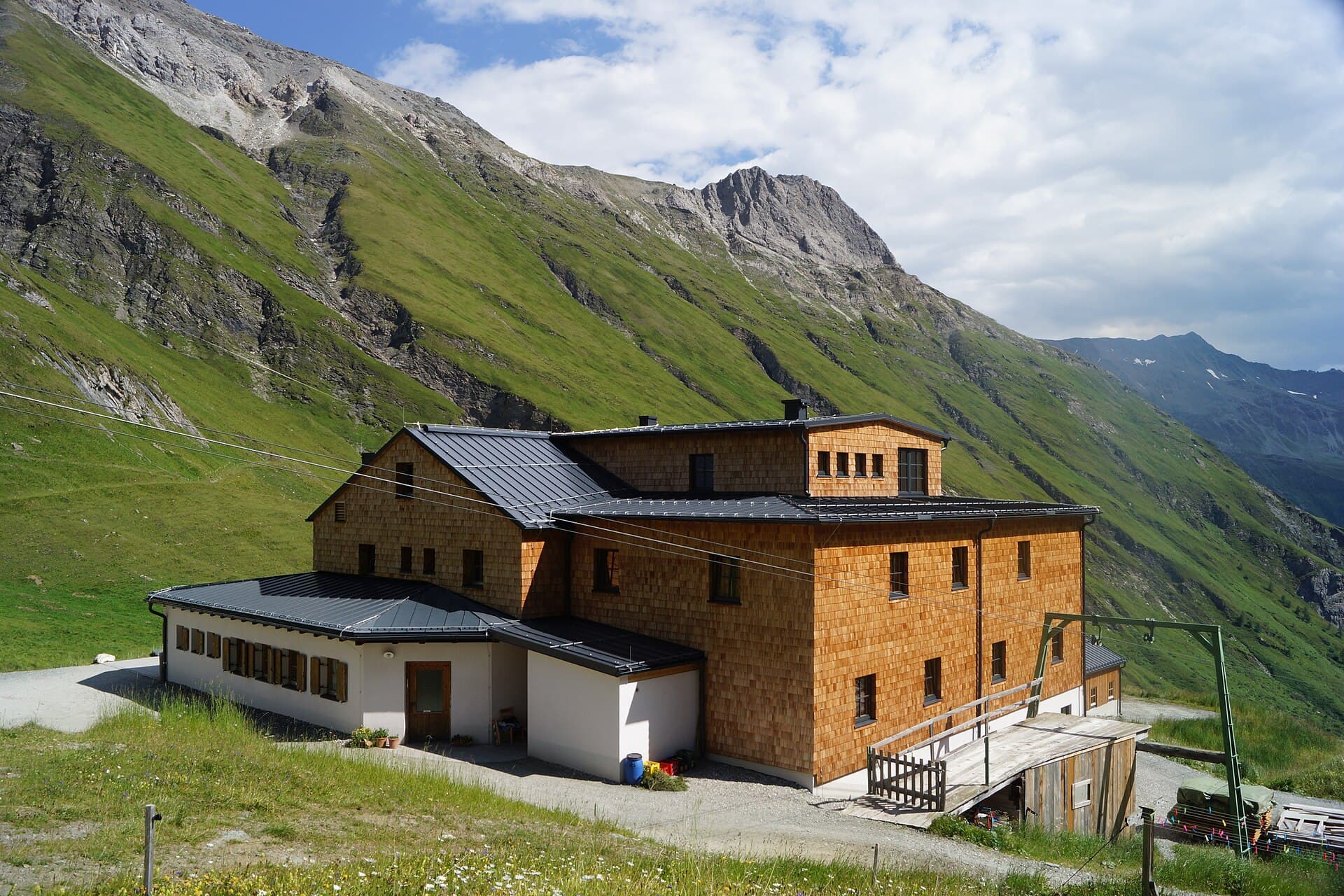 Lucknerhütte (via Wikimedia Commons, CC BY-SA 3.0 de)