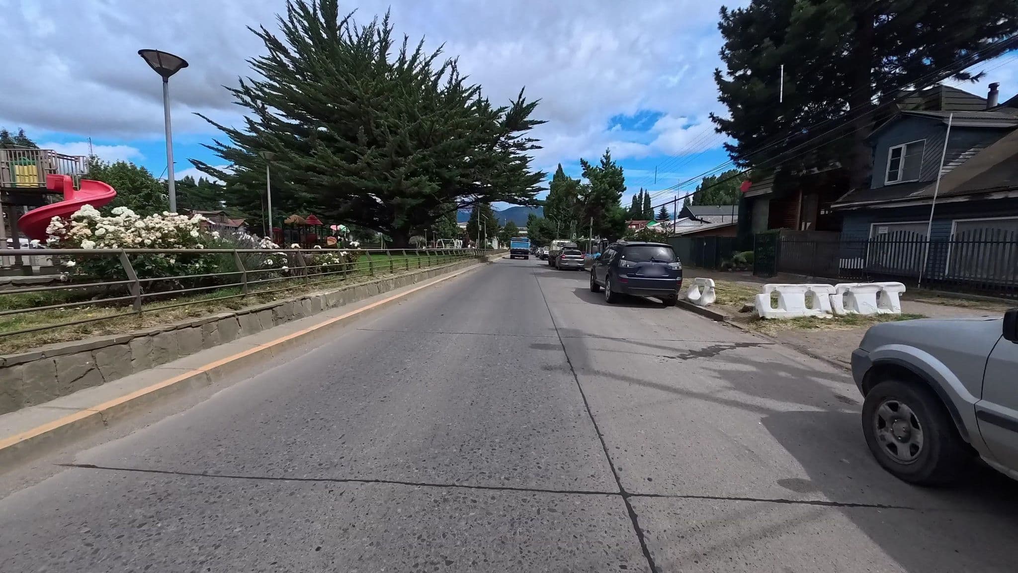 Street view near Hostal Doña Eloisa, Coyhaique — © contactoacve (CC BY-SA · Mapillary)