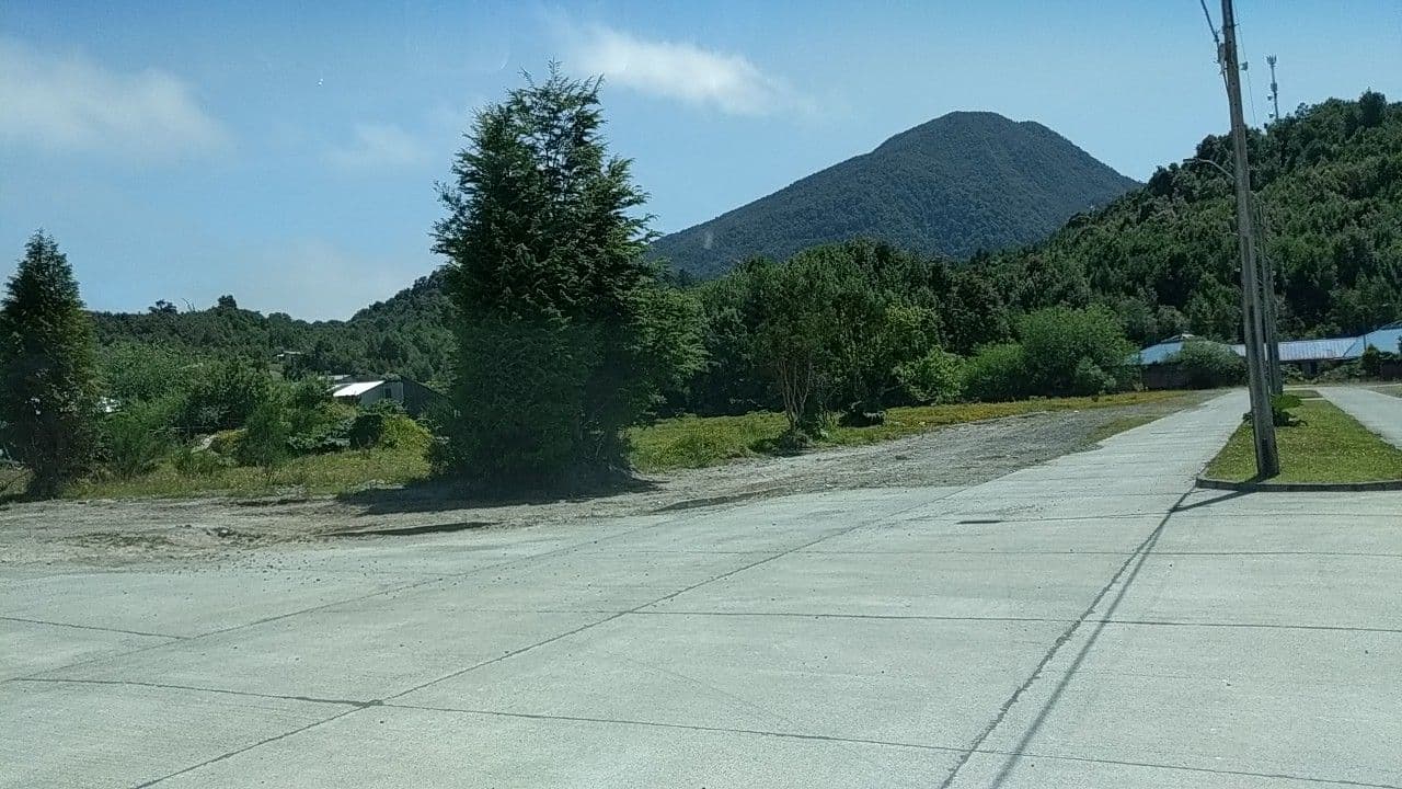 Street view near Casa Hexagon, Chaitén — © v987412 (CC BY-SA · Mapillary)