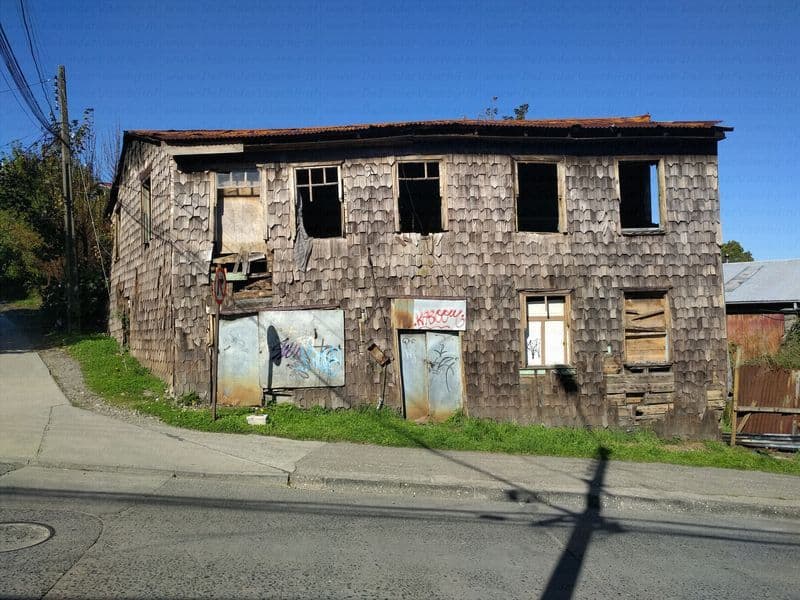 Street view near bed & breakfast Alemán, Ancud — © janvanbekkum (CC BY-SA · Mapillary)