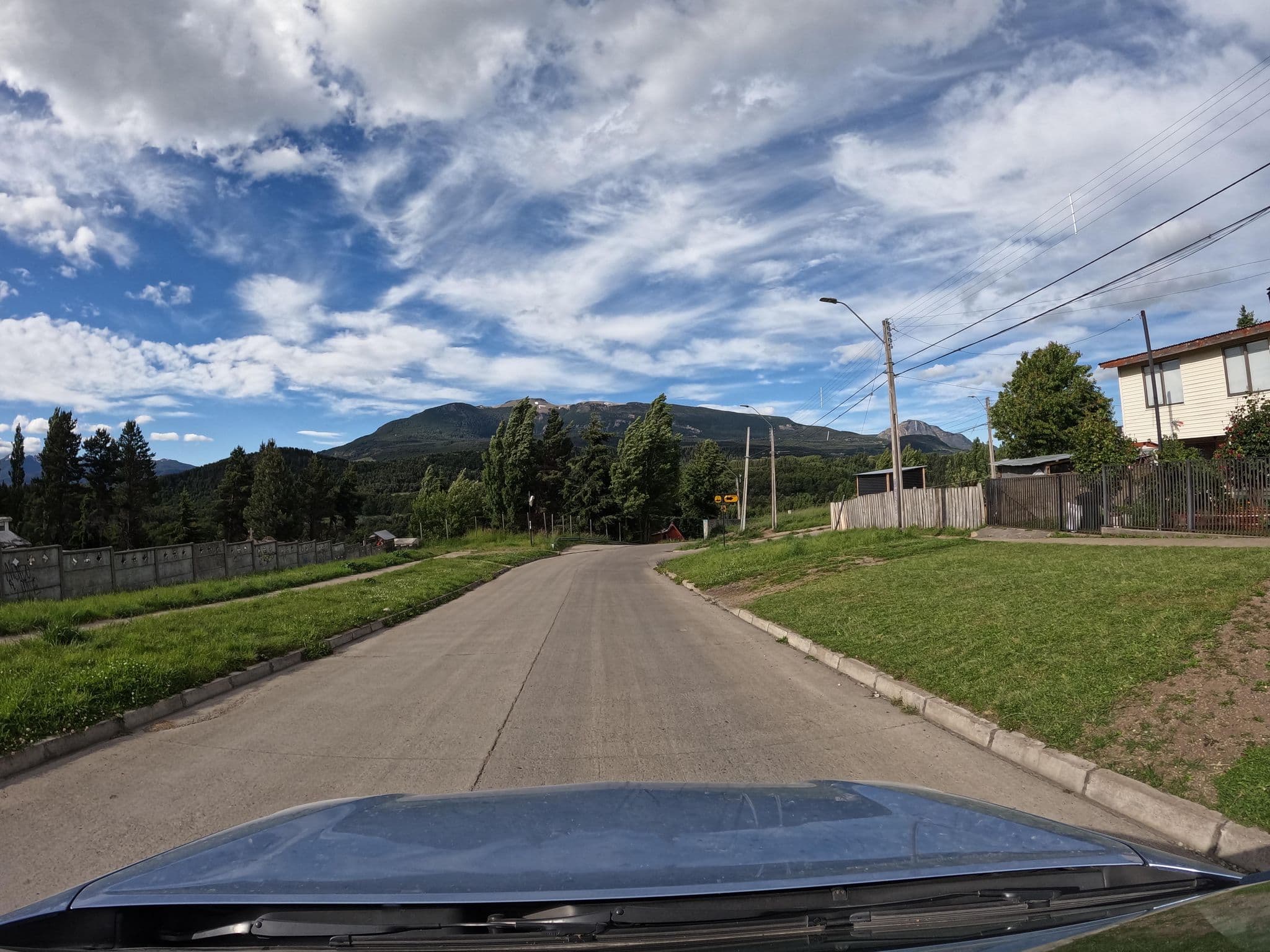 Street view near Hostal Cerro El Escudo, Coyhaique — © Kaart_Local (CC BY-SA · Mapillary)