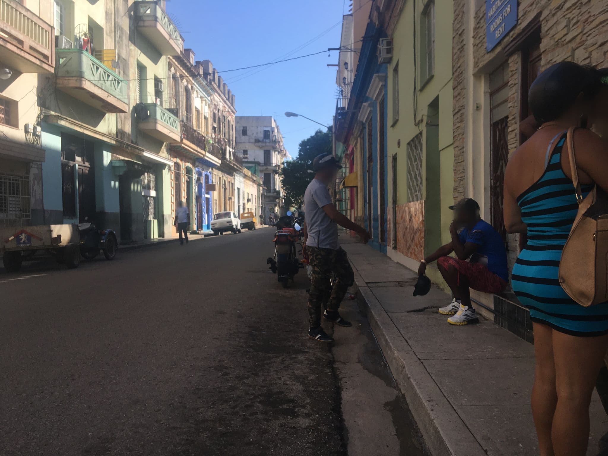 Street view near Droble, Centro Habana