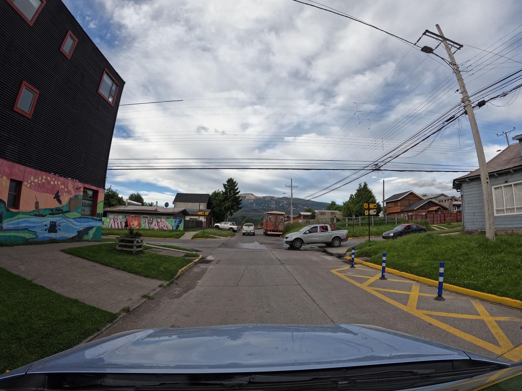 Street view near Huella Patagónica Hostel, Coyhaique — © Kaart_Local (CC BY-SA · Mapillary)