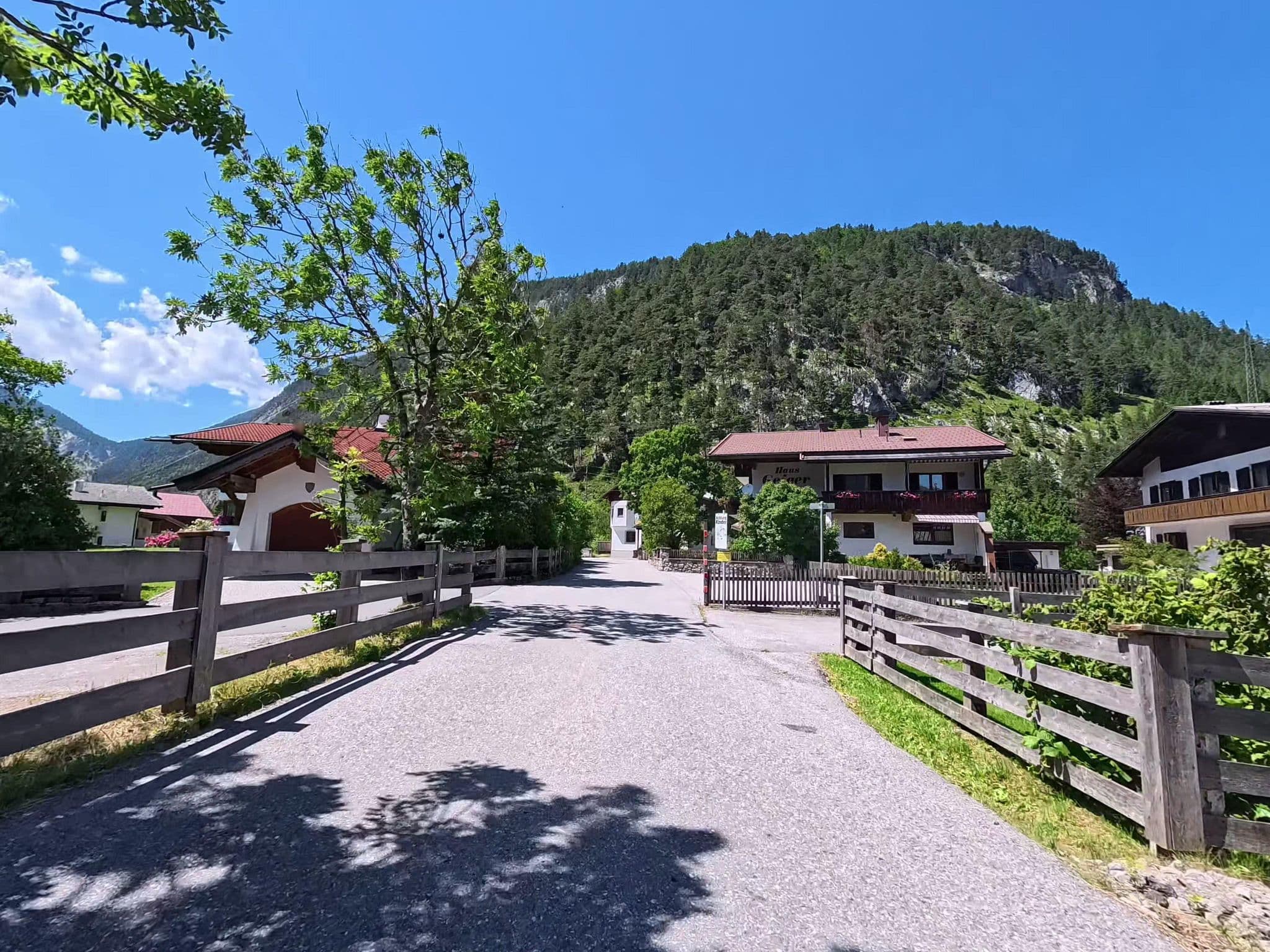 Street view near Haus Kapferer, Scharnitz — © voyage-hors-saison (CC BY-SA · Mapillary)