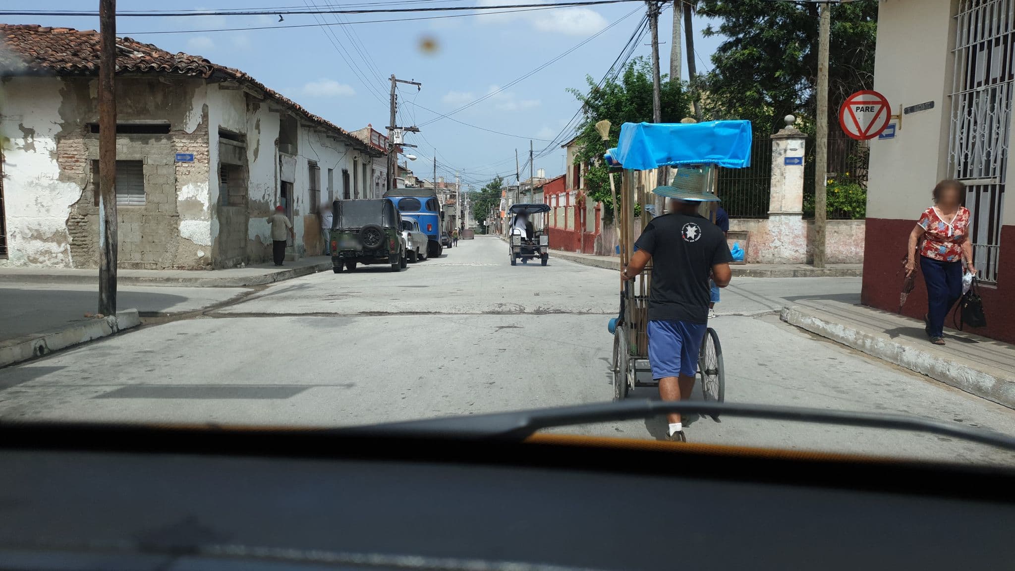 Street view near La Casona Guevara - Hostal-Restaurante, Santa Clara