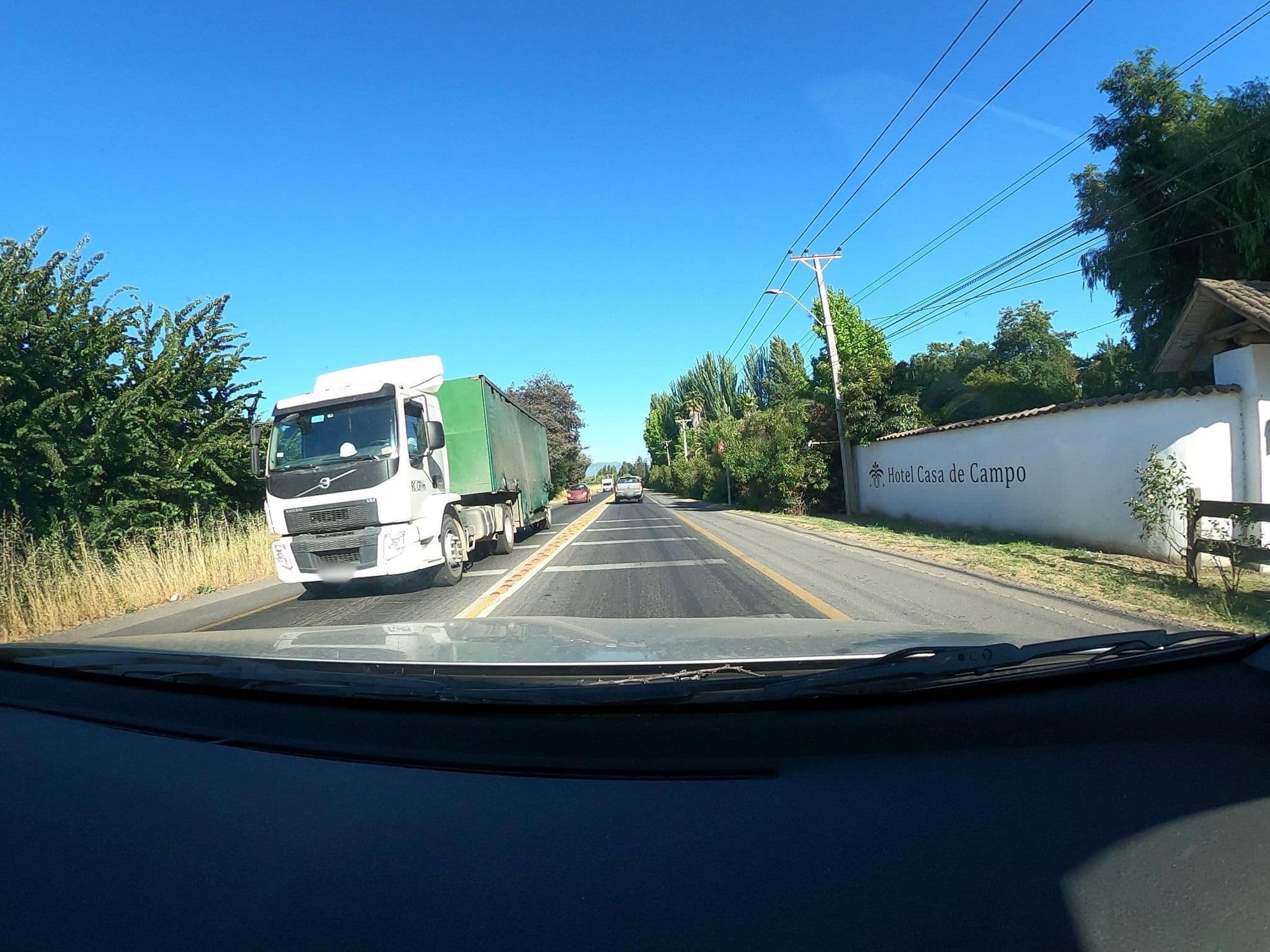 Street view near Hotel Casa De Campo, Santa Cruz — © Kaart_Local (CC BY-SA · Mapillary)