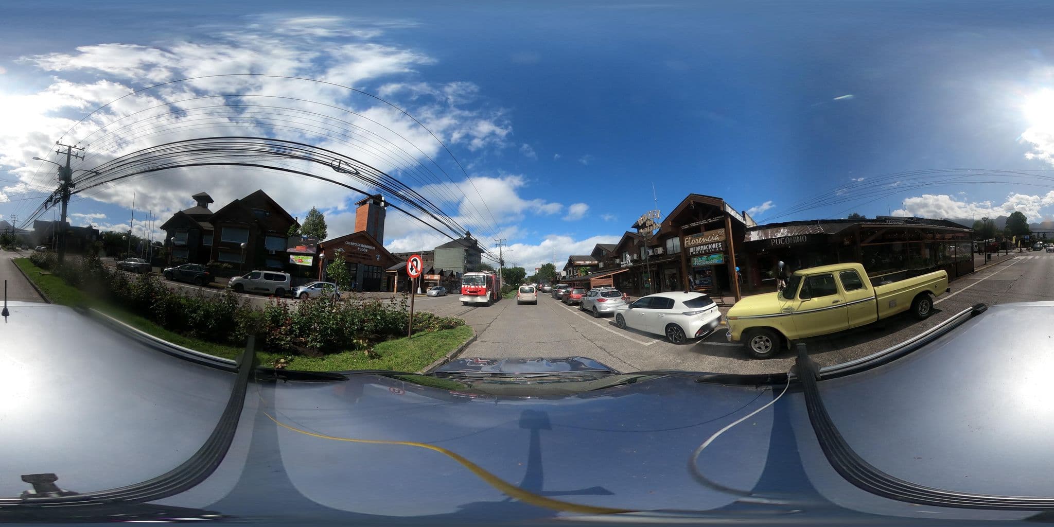 Street view near Hotel Del Montañes, Pucon, Pucón — © Kaart_Local (CC BY-SA · Mapillary)