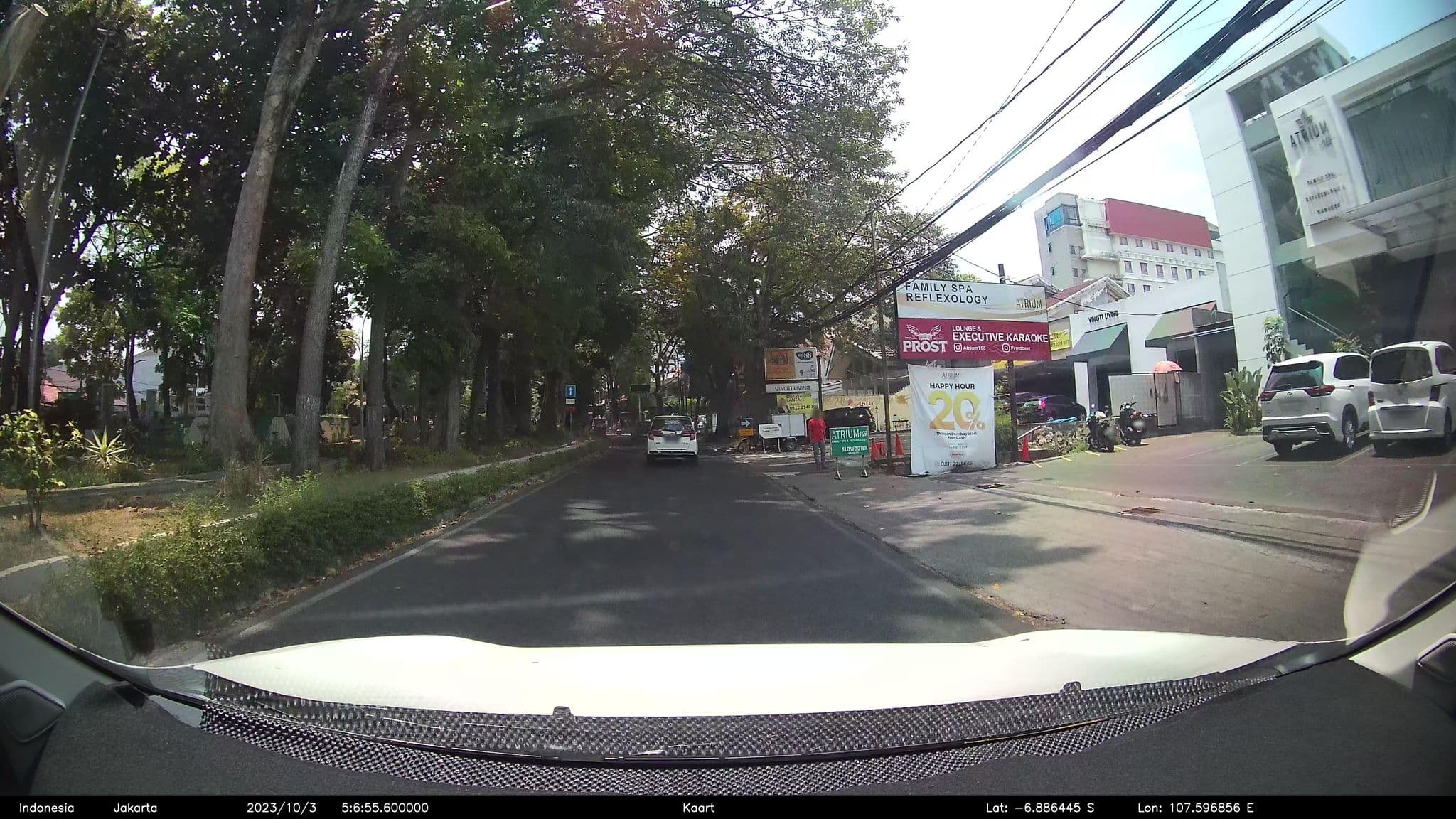 Street view near Hotel Sukajadi, Bandung — © kaart5 (CC BY-SA · Mapillary)