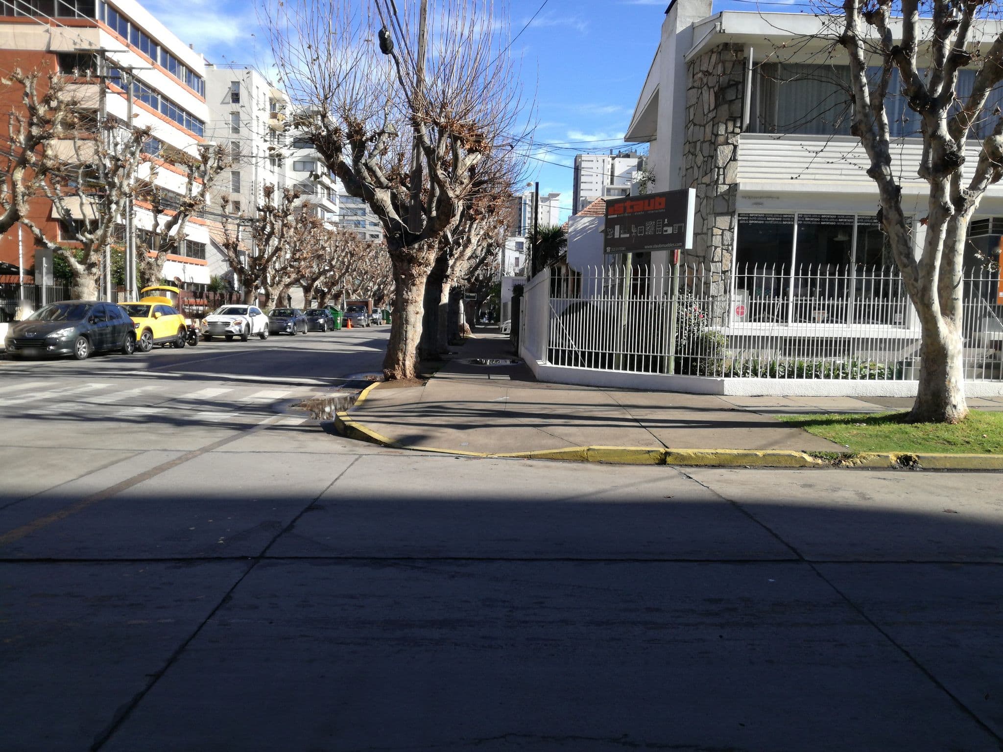 Street view near Hotel Tres Poniente, Viña del Mar — © joyarce (CC BY-SA · Mapillary)