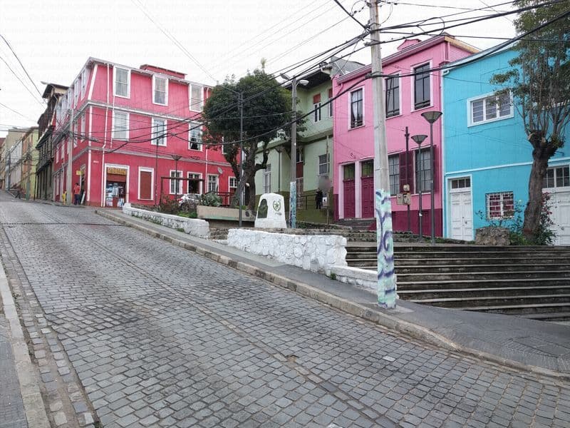 Street view near Hostel Casa de Mouat B&B Tambo de Oro, Valparaíso — © janvanbekkum (CC BY-SA · Mapillary)