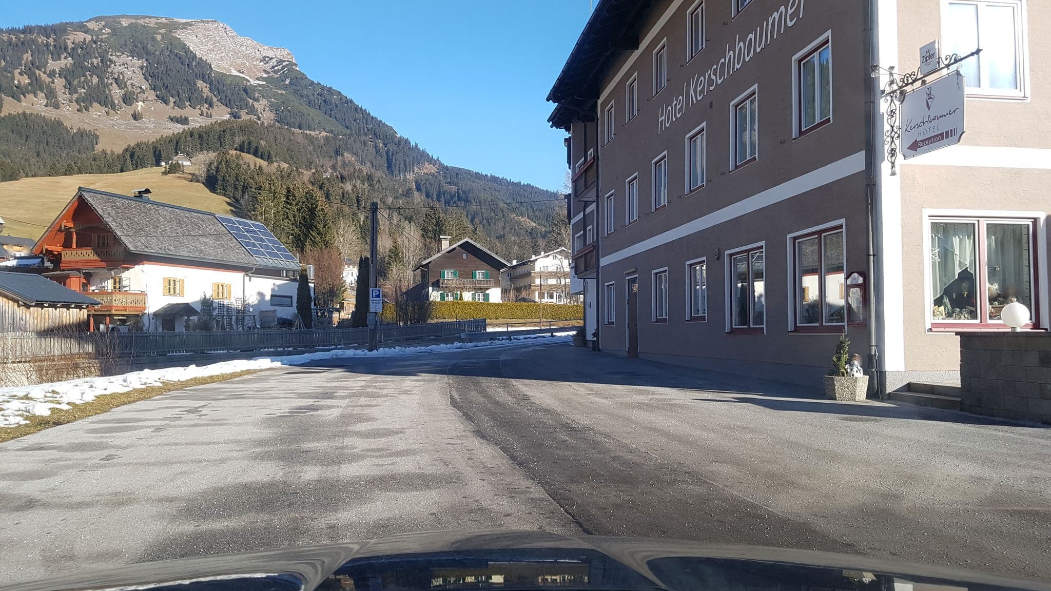 Street view near Hotel Kerschbaumer, Gosau — © schermy_at (CC BY-SA · Mapillary)