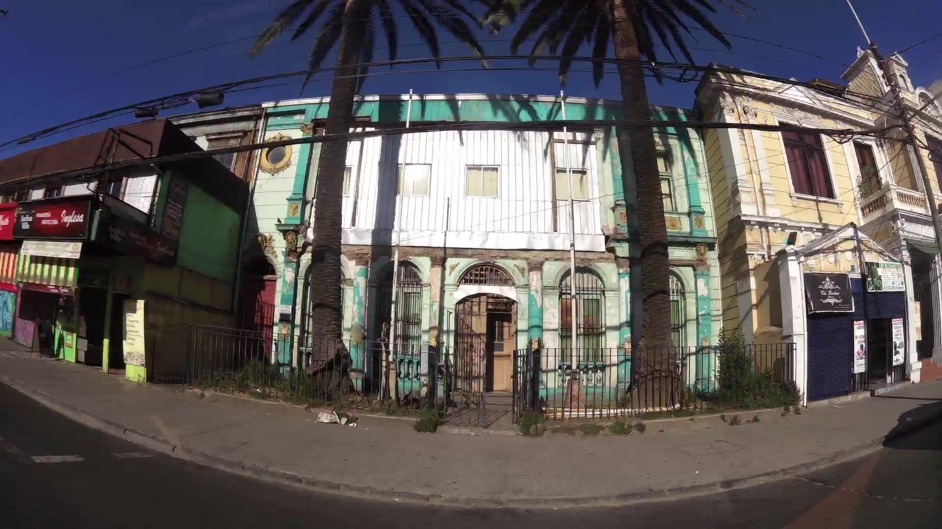 Street view near Victoria Hostal, Valparaíso — © kaartcam (CC BY-SA · Mapillary)