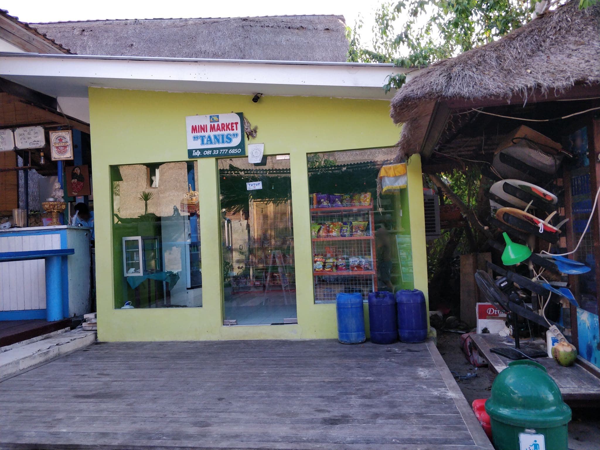 Street view near Tanis Villas, Klungkung