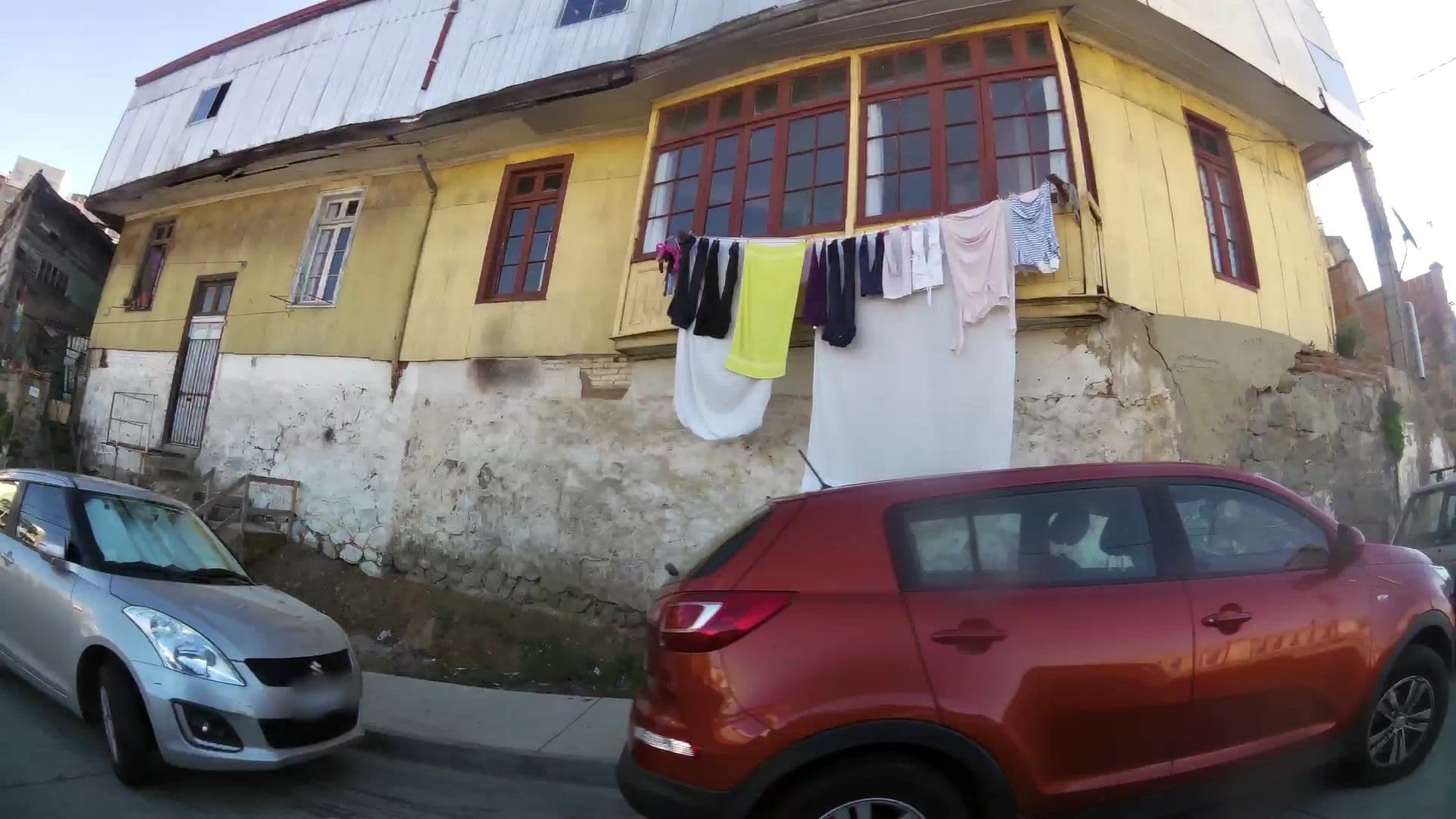 Street view near Hotel Cabañas Colonial, Valparaíso — © kaartcam (CC BY-SA · Mapillary)