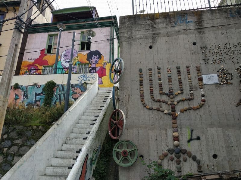Street view near Bed and Breakfast Carrasco, Valparaíso — © janvanbekkum (CC BY-SA · Mapillary)