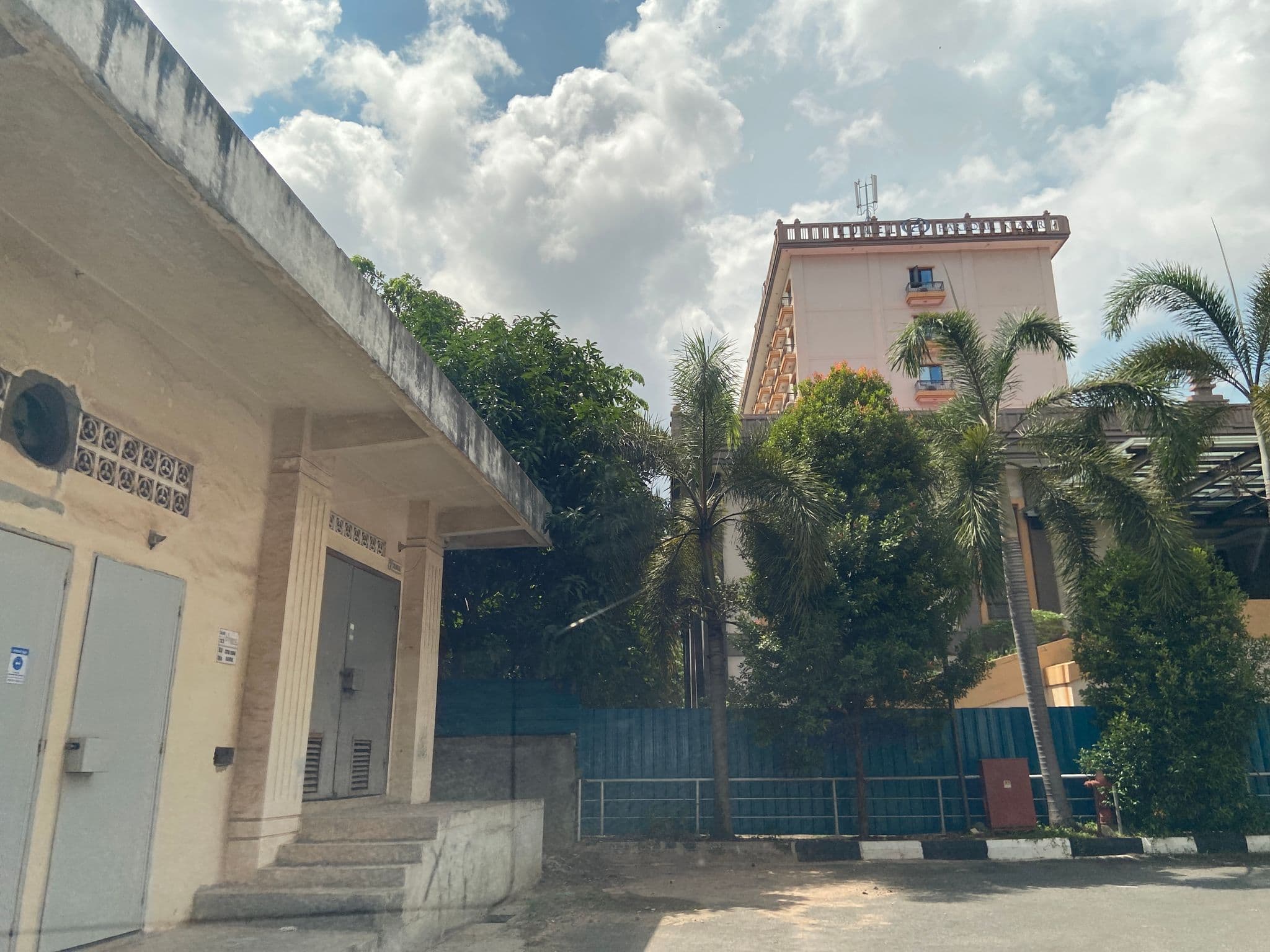 Street view near Urbay Amir Hotel, Batam — © david09 (CC BY-SA · Mapillary)