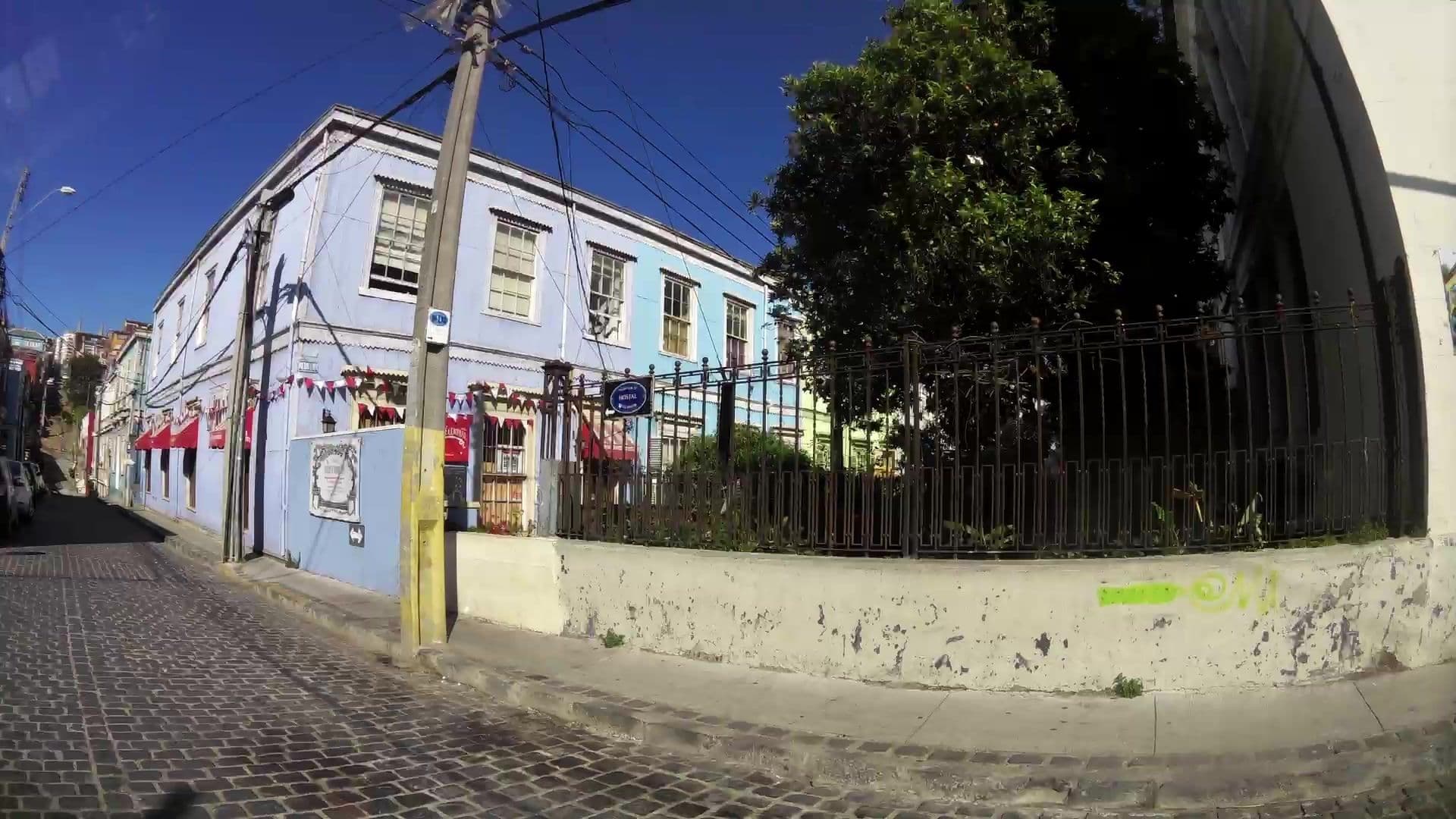 Street view near Hostal Pierre Loti, Valparaíso — © kaartcam (CC BY-SA · Mapillary)