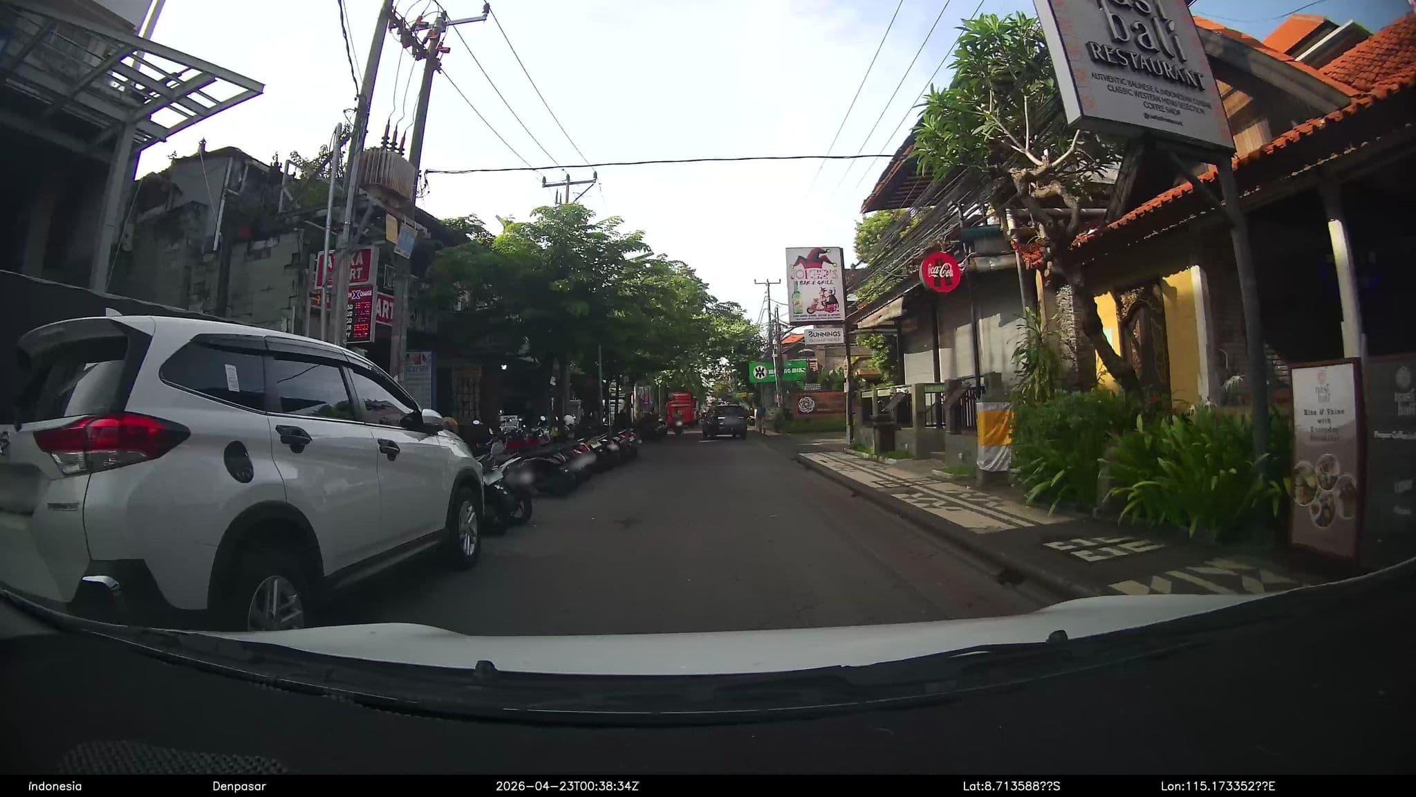 Street view near Fourteen Roses Hotel, Kuta