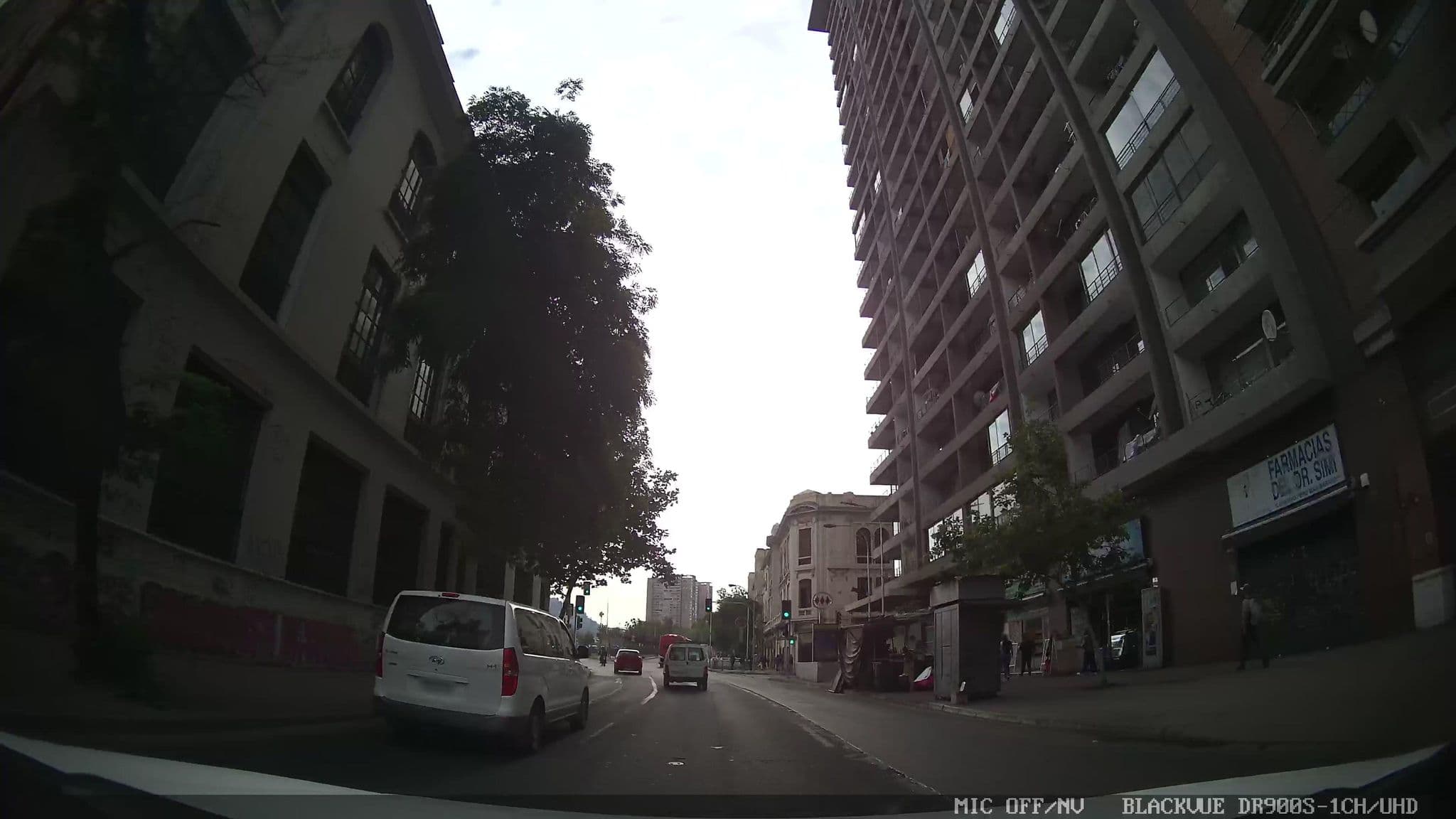 Street view near Chile Inn Apartments 2, Santiago — © kaart_1 (CC BY-SA · Mapillary)