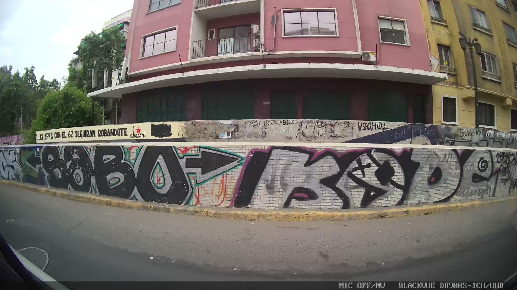 Street view near Hotel Guayaquil, Santiago — © kaart_3 (CC BY-SA · Mapillary)