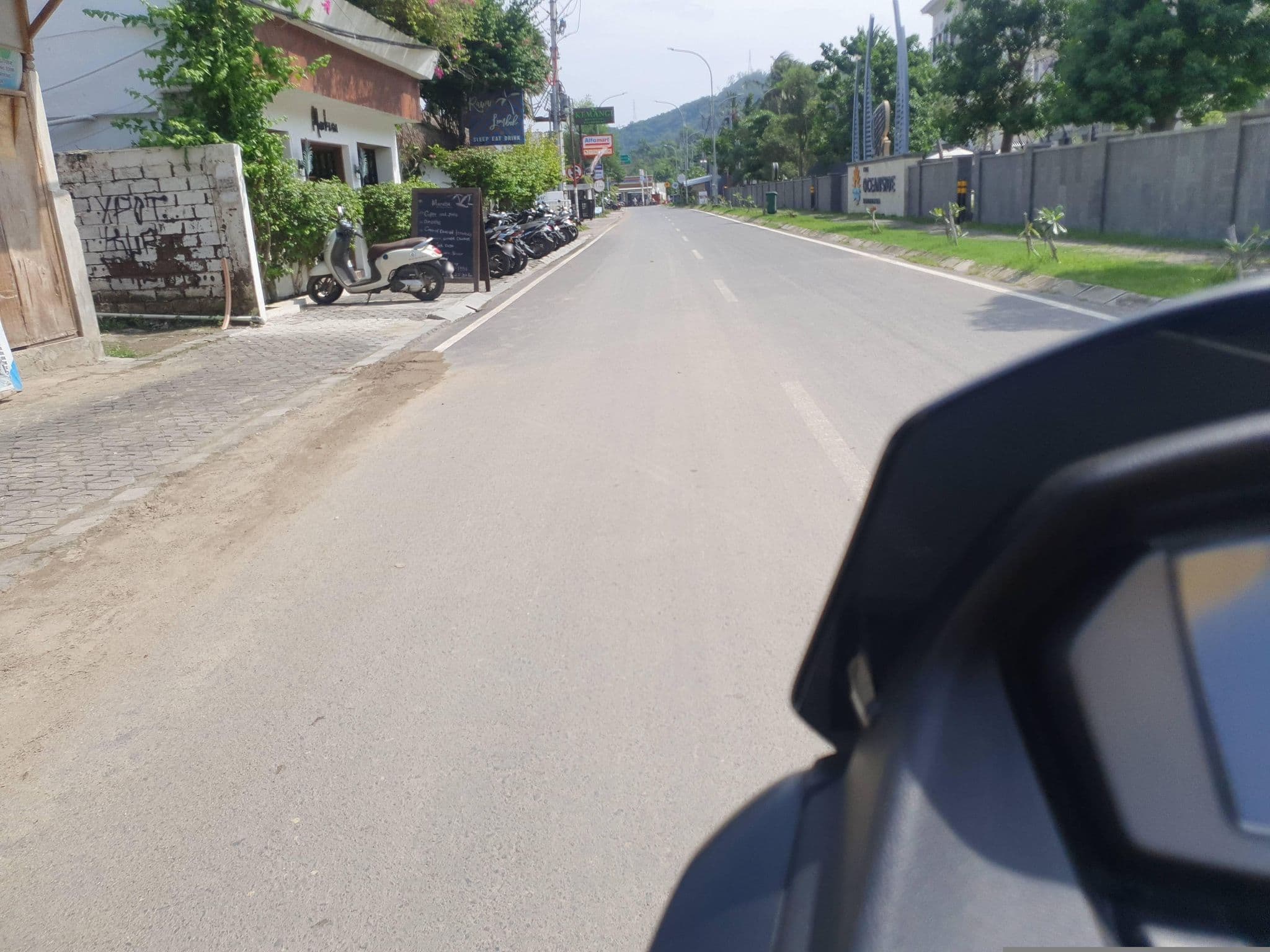 Street view near Mandalika homestay, Praya