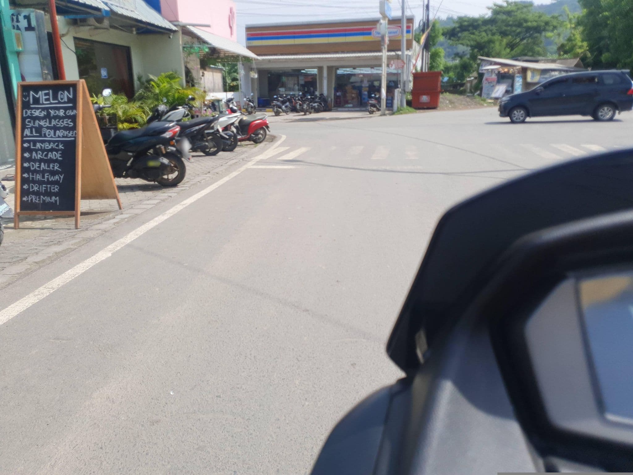 Street view near Srikandi homestay, Praya