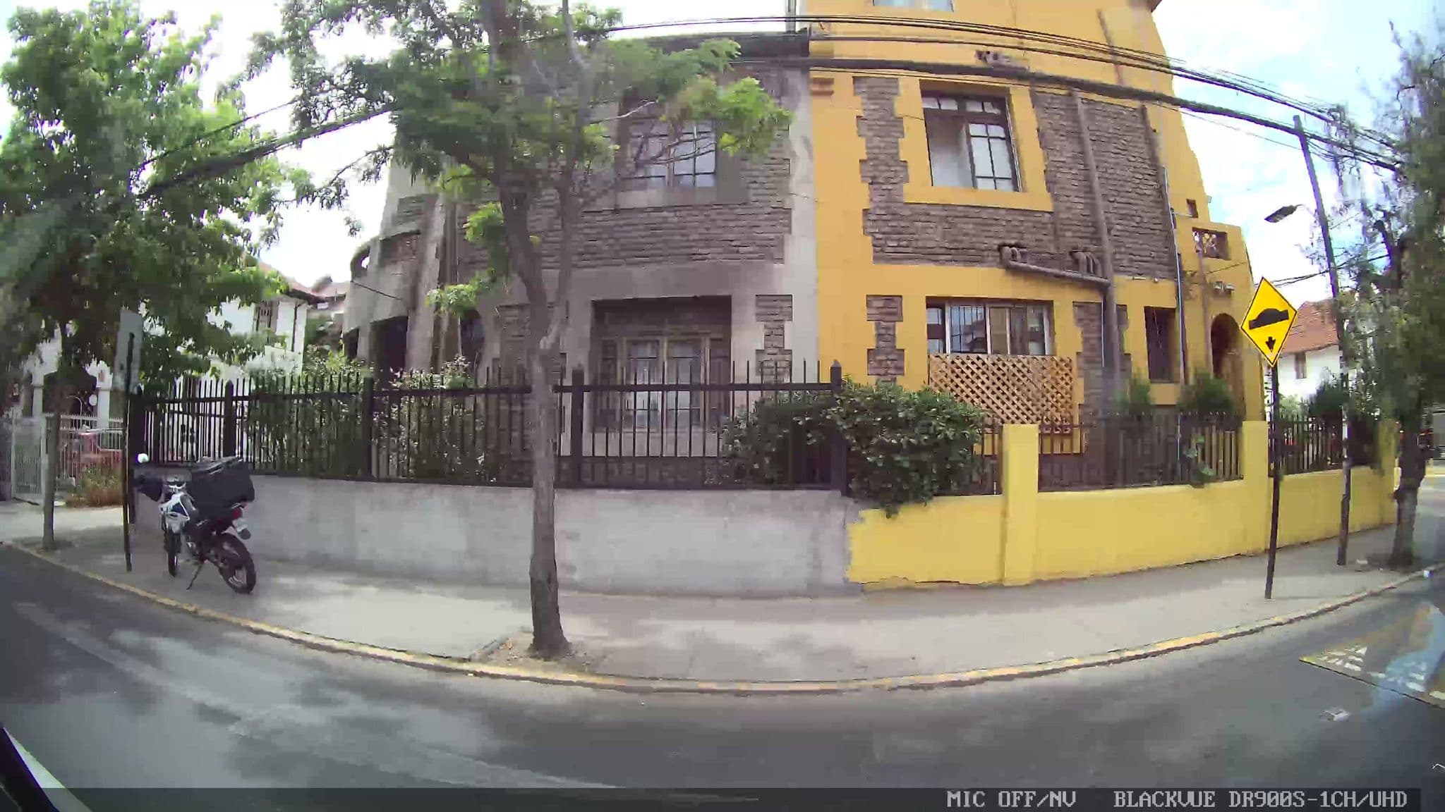 Street view near Hostal Barrio Italia, Santiago — © kaart_3 (CC BY-SA · Mapillary)