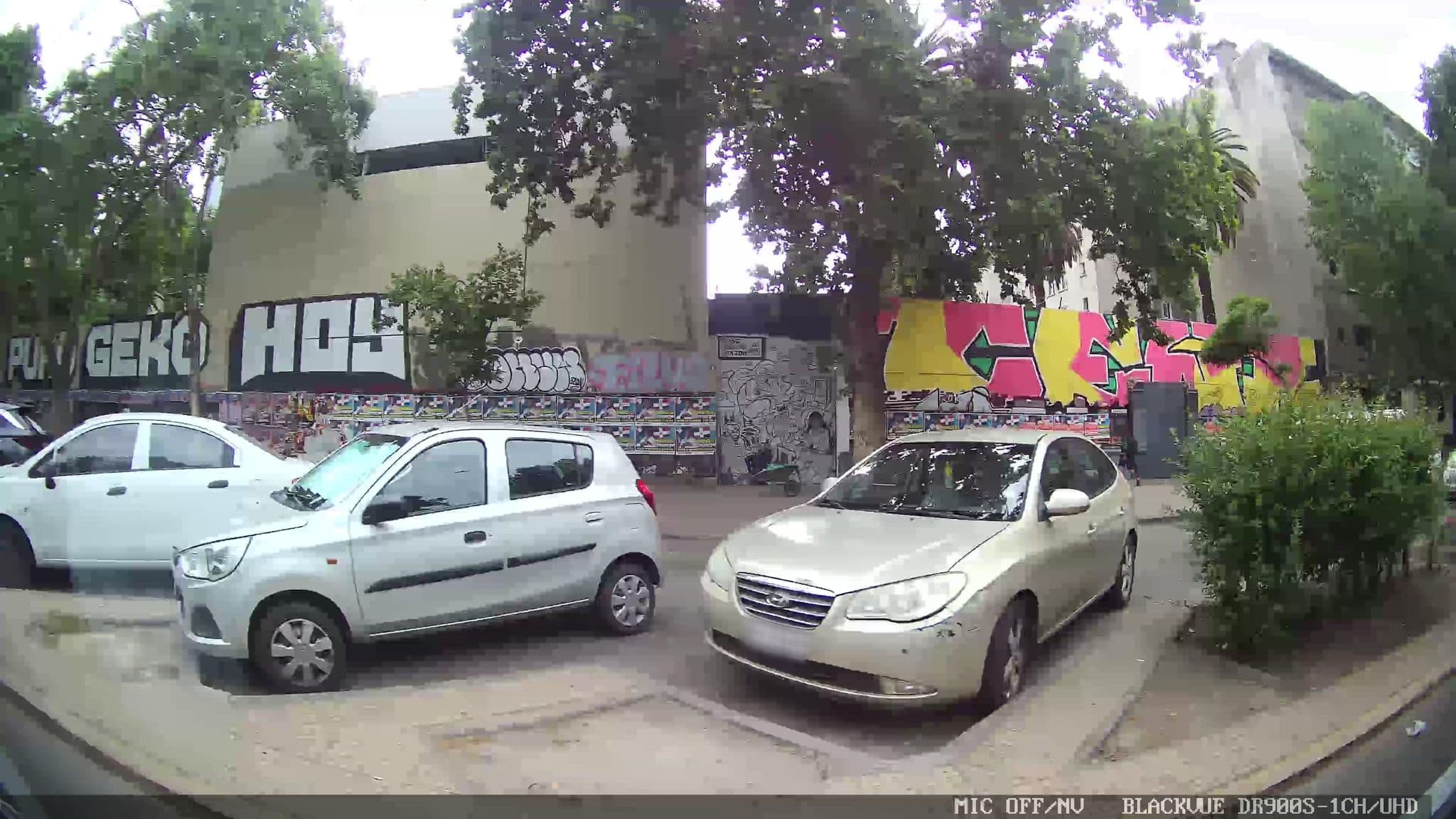 Street view near Terra Extremus Hostel, Santiago — © kaart_3 (CC BY-SA · Mapillary)