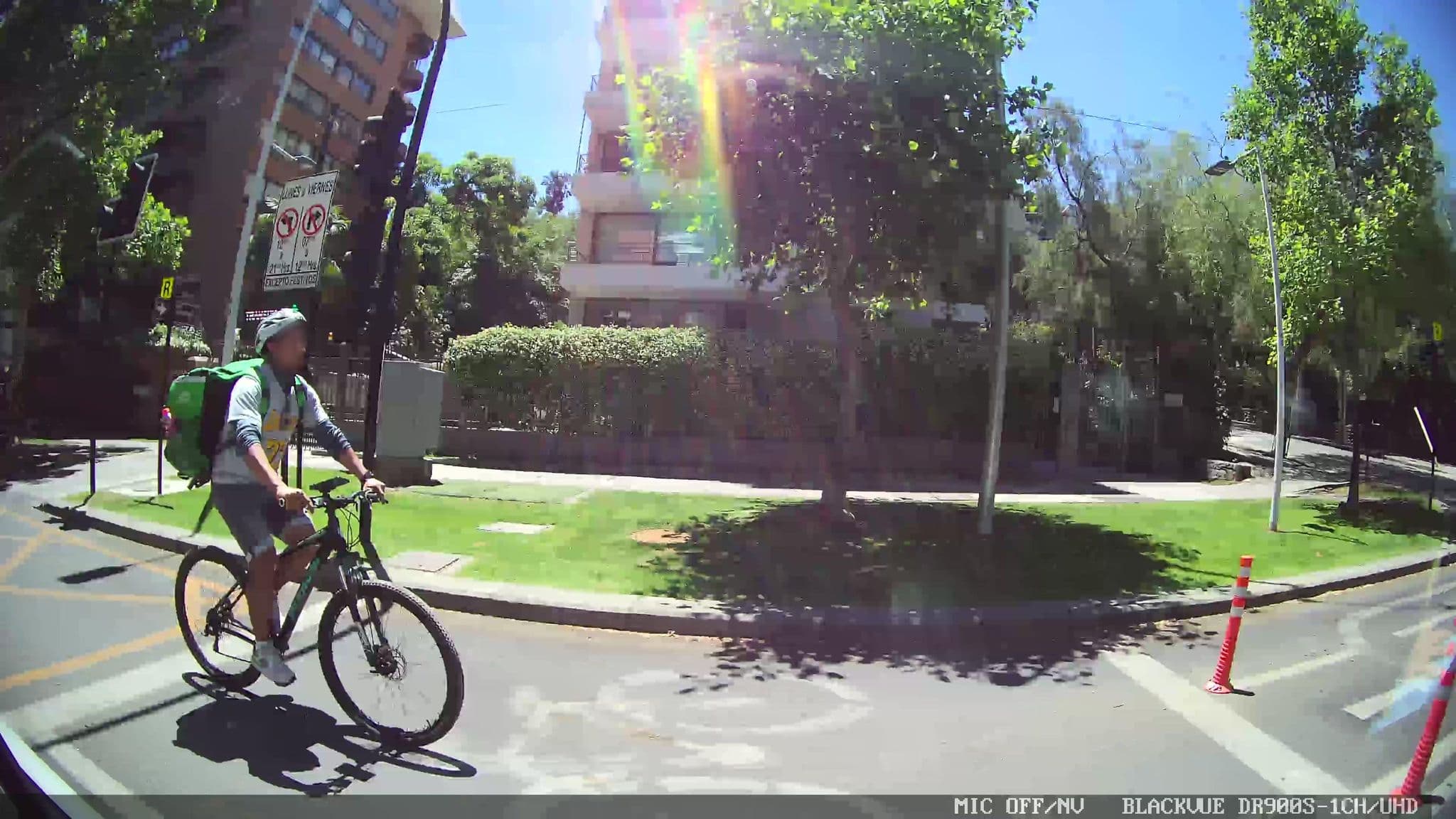 Street view near Departamento Sector el Golf, Ñuñoa — © kaart_3 (CC BY-SA · Mapillary)