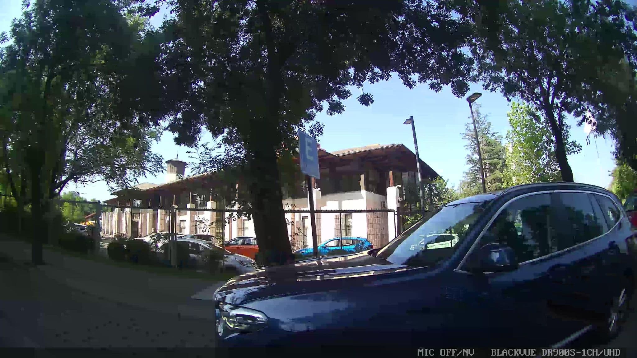 Street view near Departamentos Turisticos Sector El Golf, Ñuñoa — © kaart_3 (CC BY-SA · Mapillary)