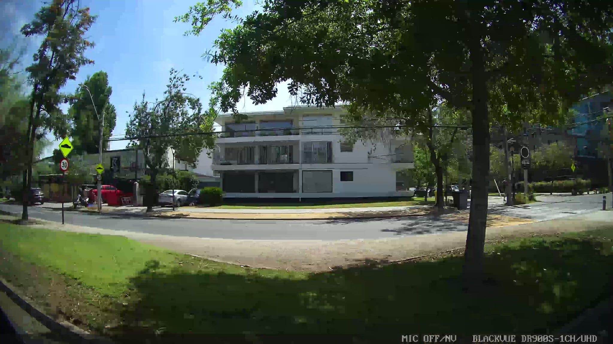 Street view near Salón Mayo - Hotel Noi Vitacura, Ñuñoa — © kaart_1 (CC BY-SA · Mapillary)