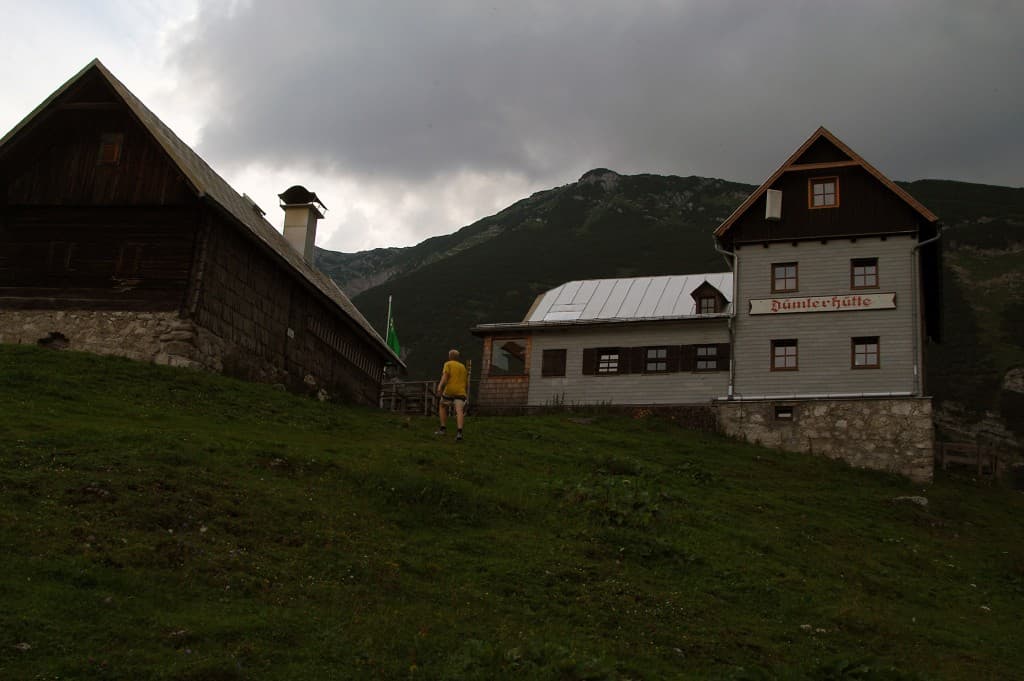 Dümlerhütte (via Wikimedia Commons, CC BY-SA 3.0)