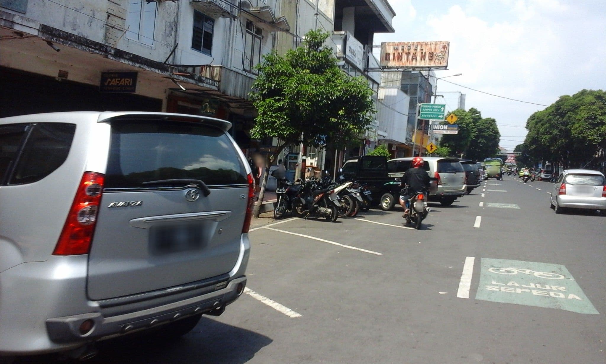 Street view near Hotel Merdeka, Jember — © arizalkawamuna (CC BY-SA · Mapillary)