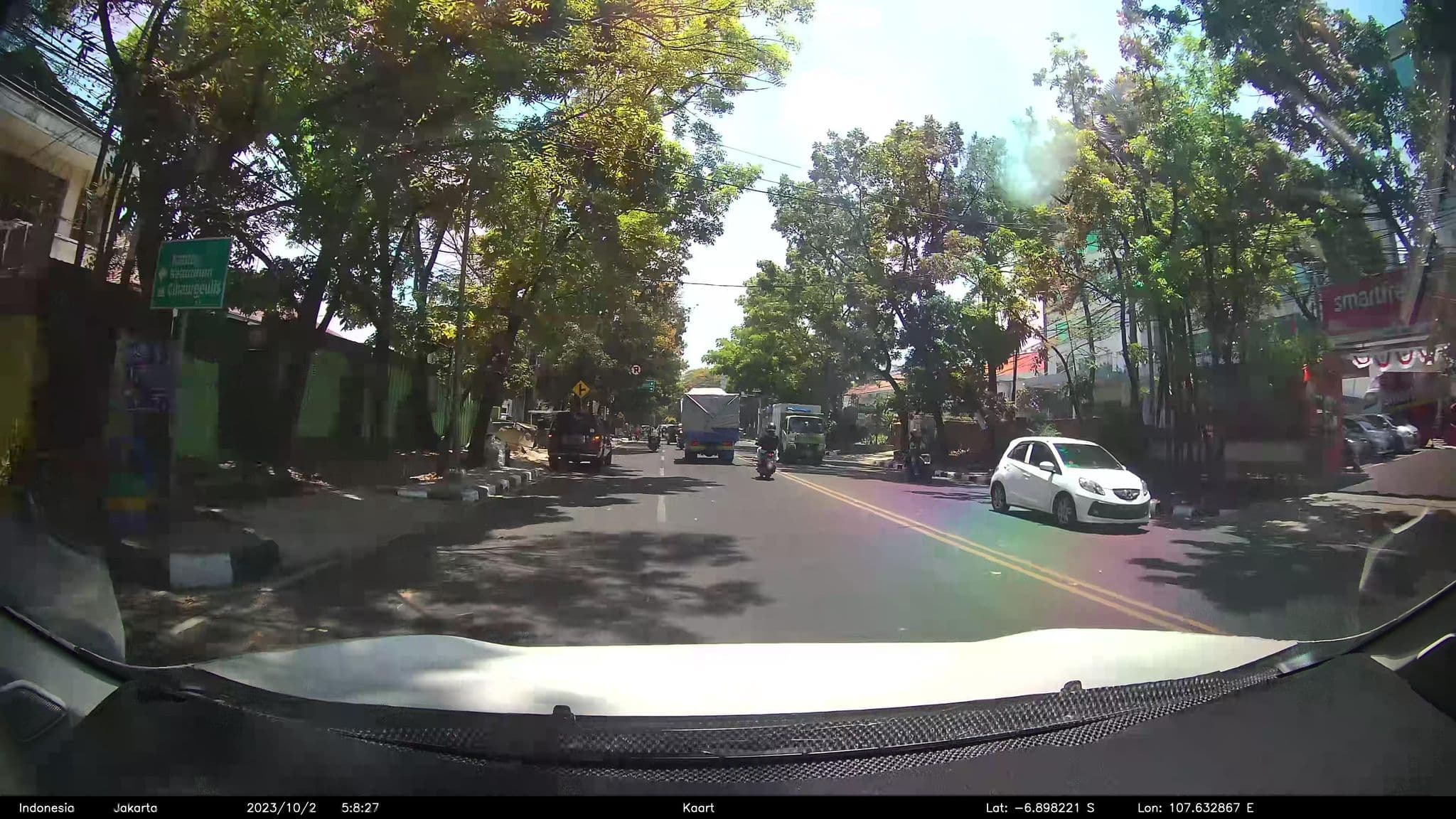 Street view near Hotel Yehezkiel, Bandung — © kaart5 (CC BY-SA · Mapillary)