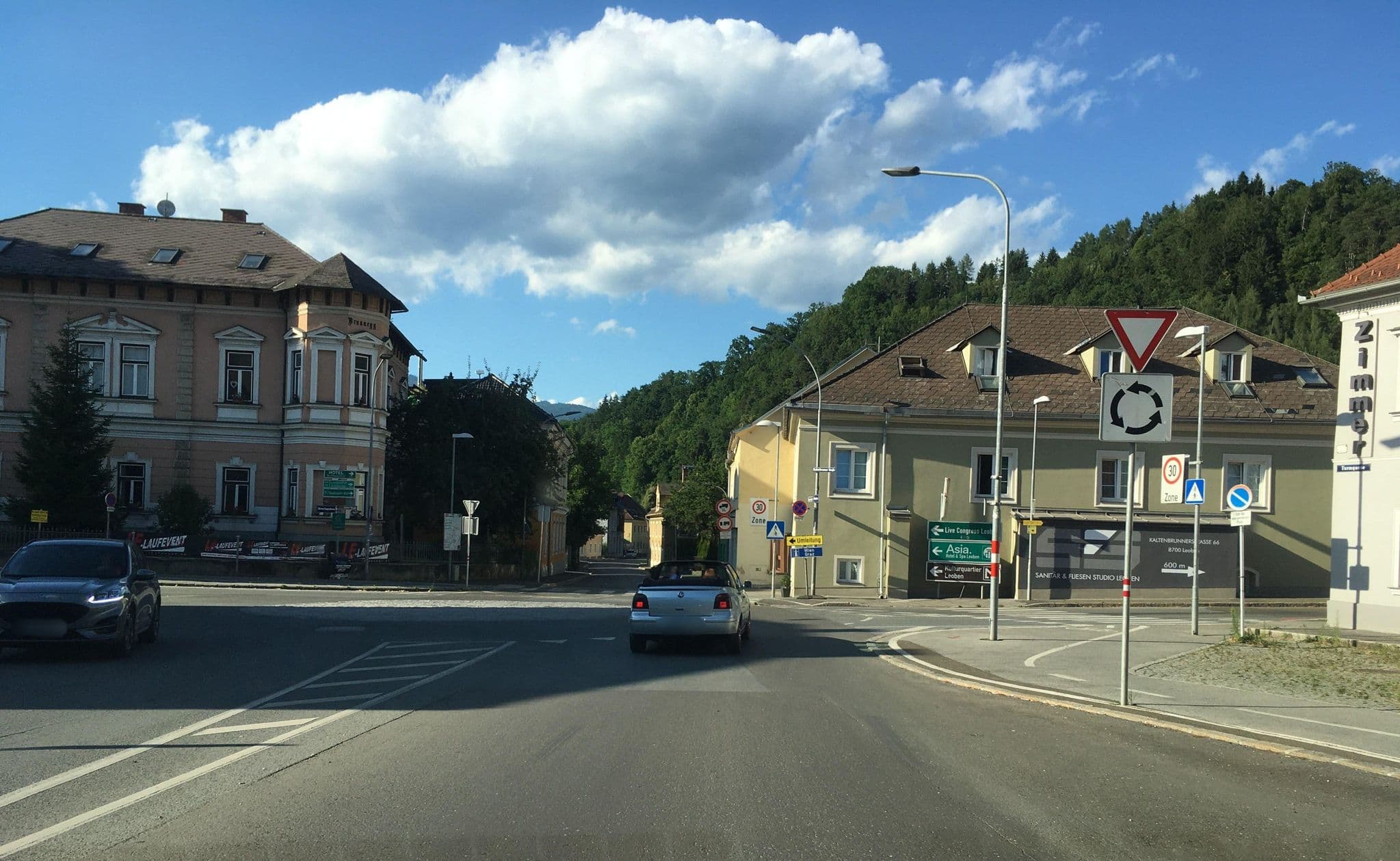 Street view near Frühstückspension Gösserhof, Göss — © istefanos (CC BY-SA · Mapillary)