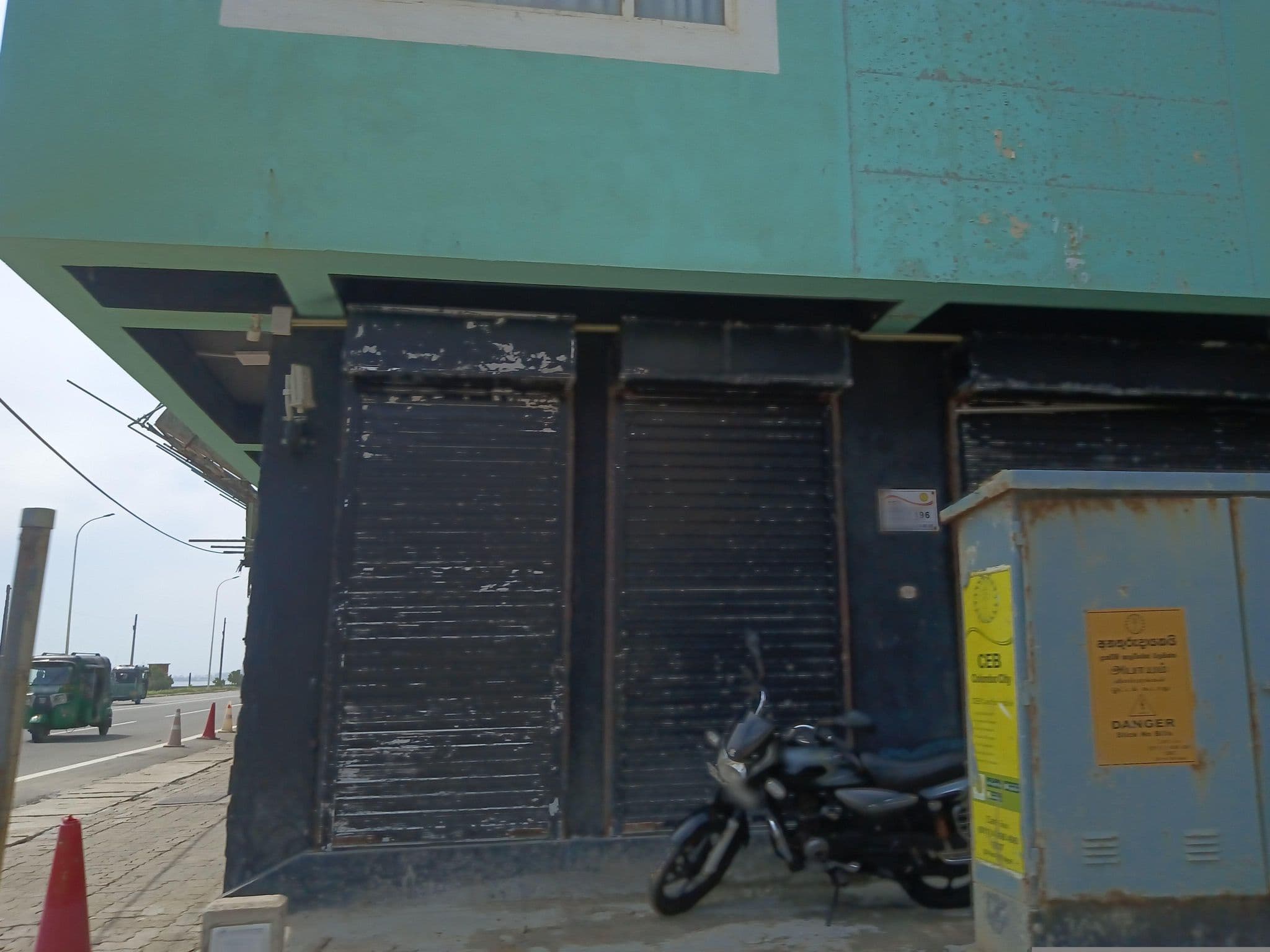 Street view near Marine Bay Hotel, Colombo — © maheshika (CC BY-SA · Mapillary)