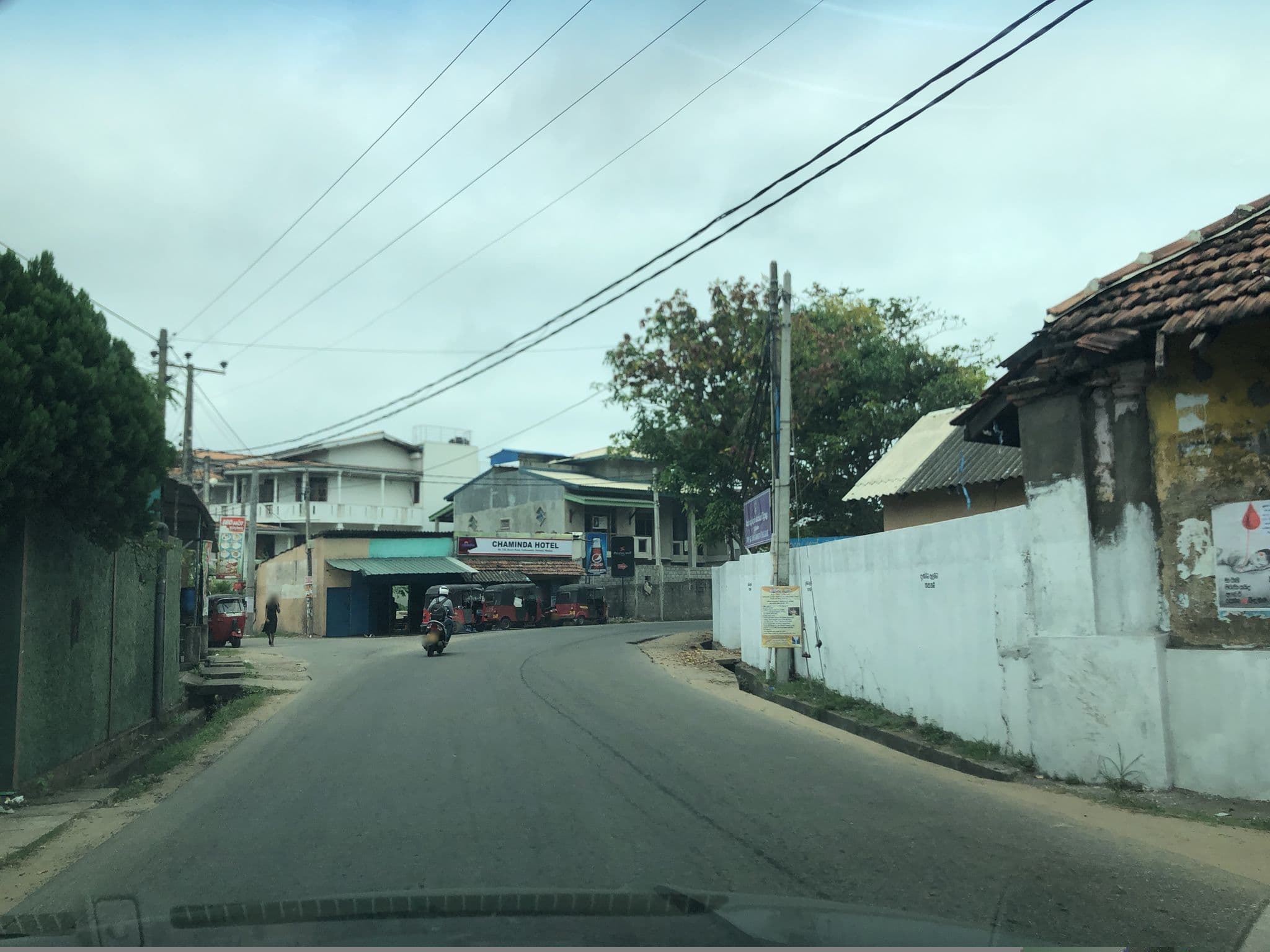 Street view near Ceilon Continental Hotel, Hendala — © sadeepa (CC BY-SA · Mapillary)