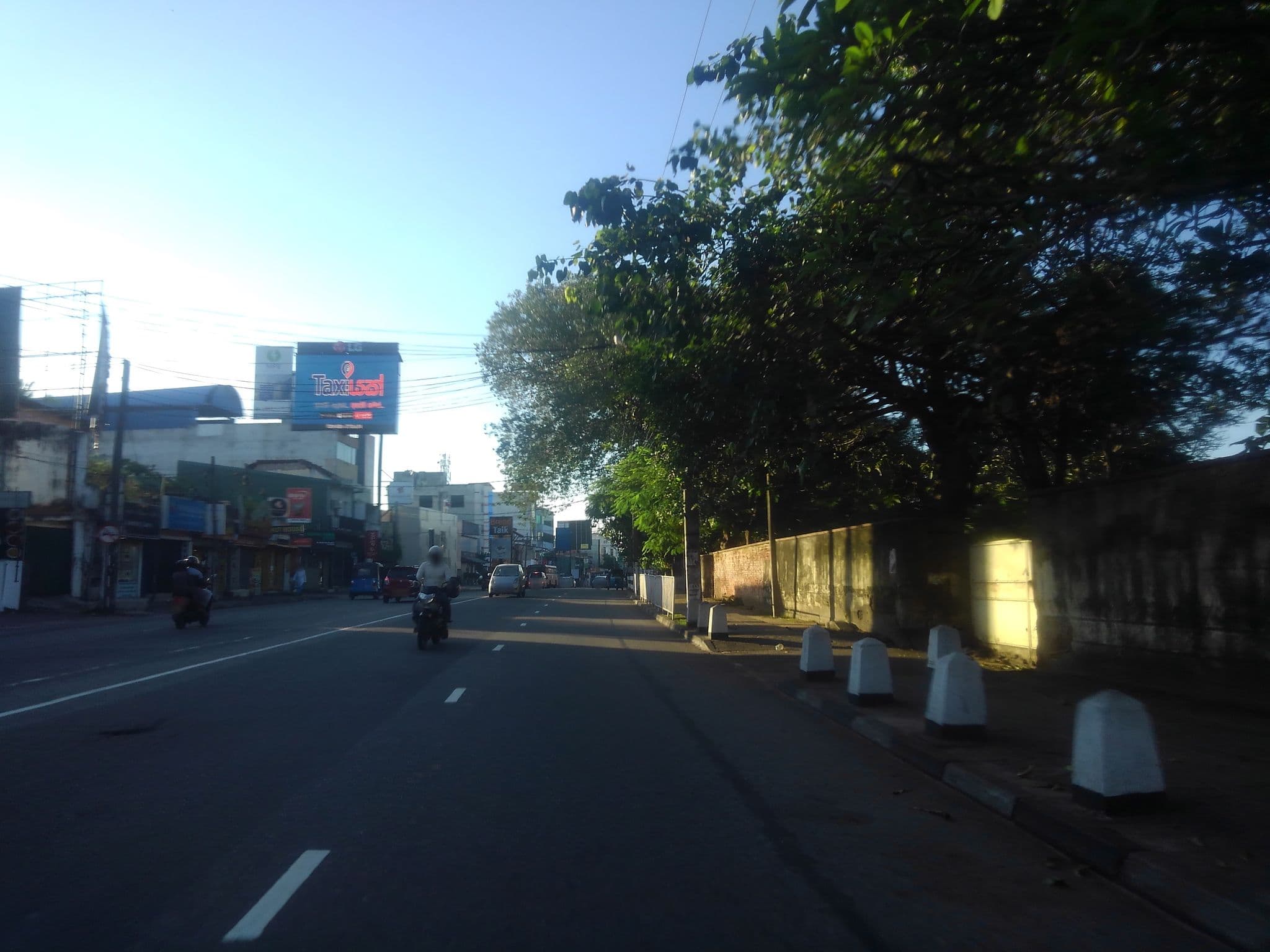 Street view near Beverly Hills Hotel, Dehiwala-Mount Lavinia — © mapconcierge (CC BY-SA · Mapillary)