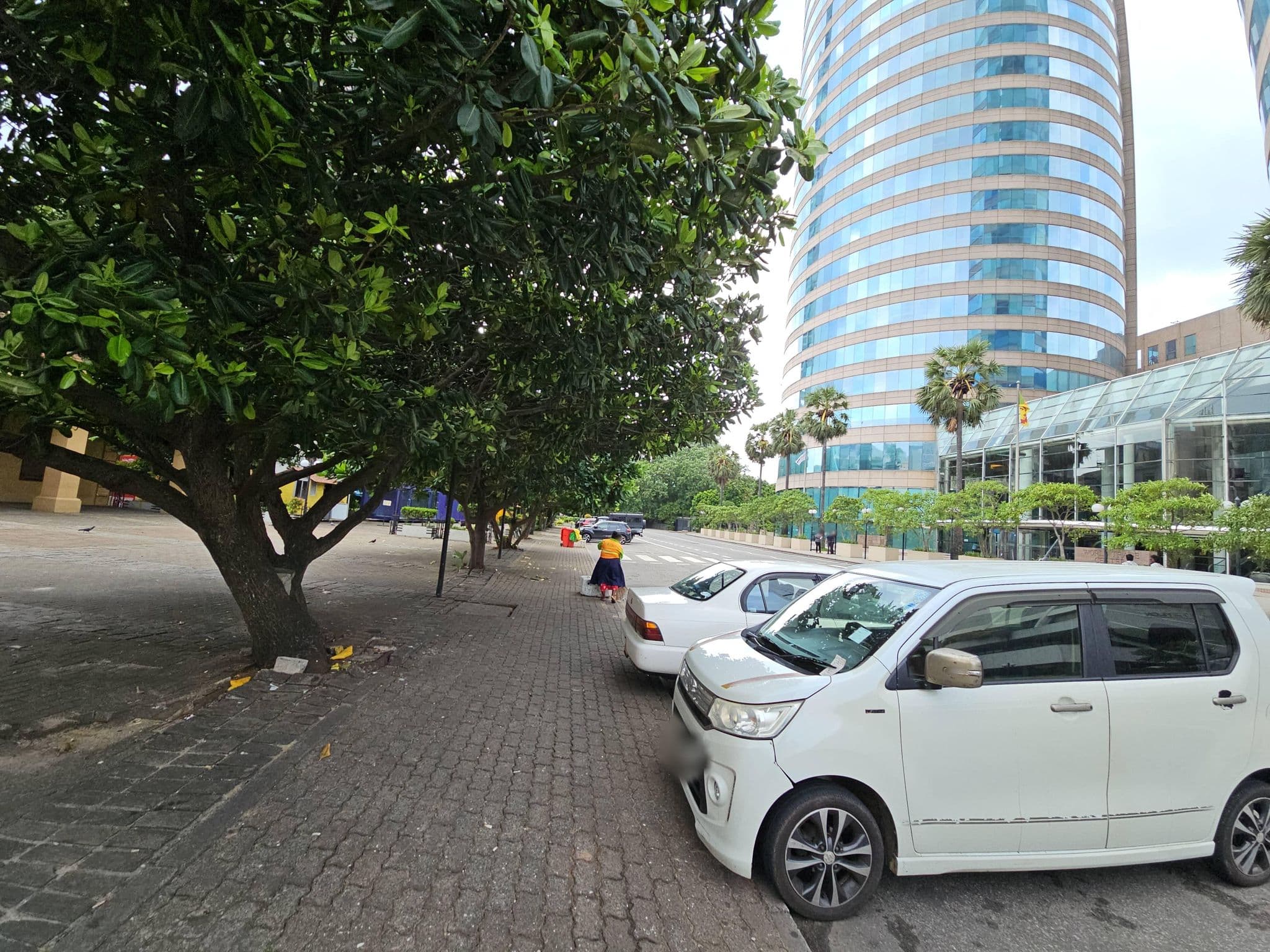 Street view near Zest Metropole Hotel, Colombo — © jlvmateo (CC BY-SA · Mapillary)