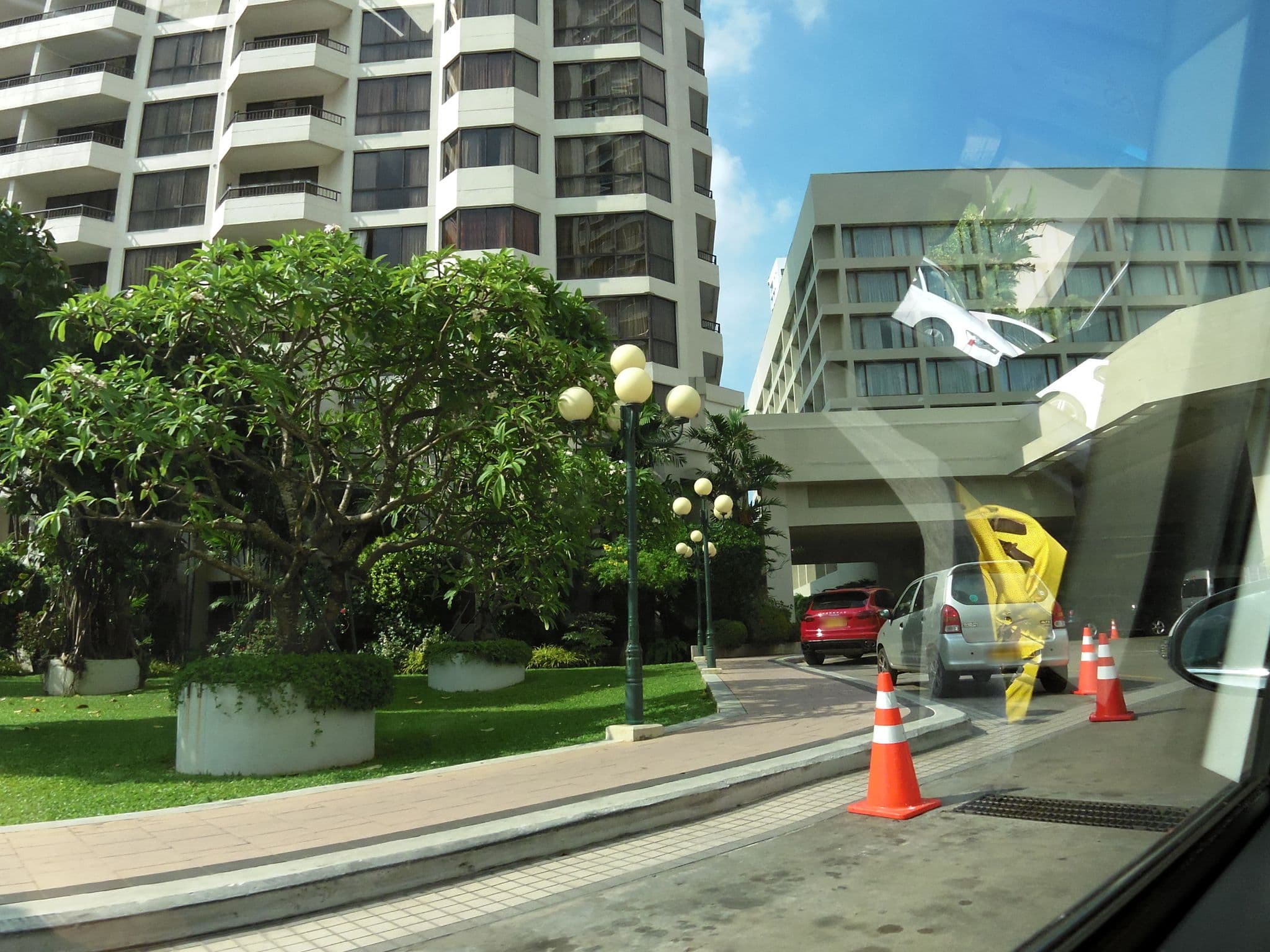 Street view near Cinnamin Grand Executive 811, Colombo — © maning (CC BY-SA · Mapillary)