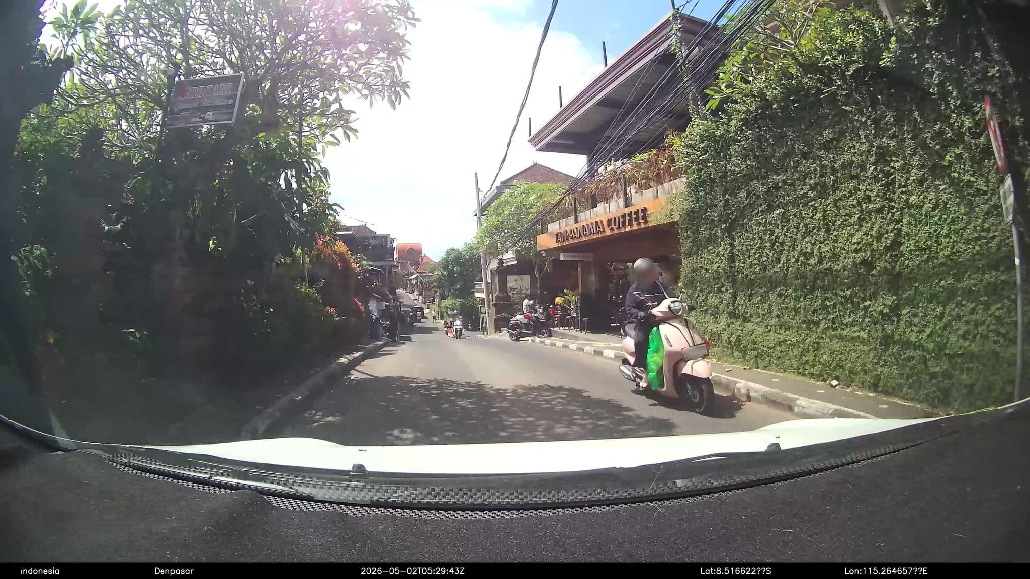 Street view near Tunjung Bungalows, Ubud — © Kaart---FRONT (CC BY-SA · Mapillary)