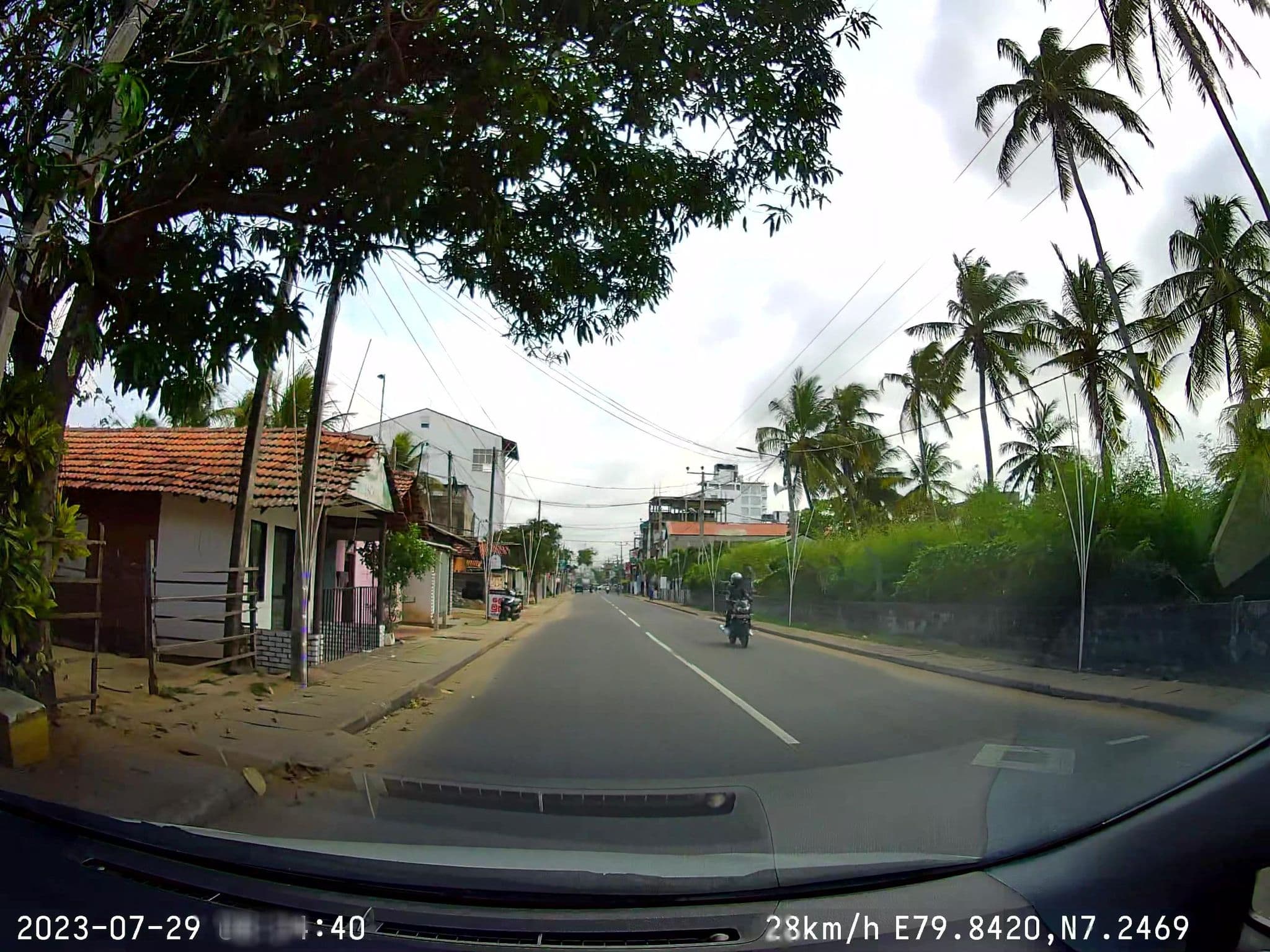 Street view near Lanka Beach Hotel, Negombo — © sahanbsb (CC BY-SA · Mapillary)