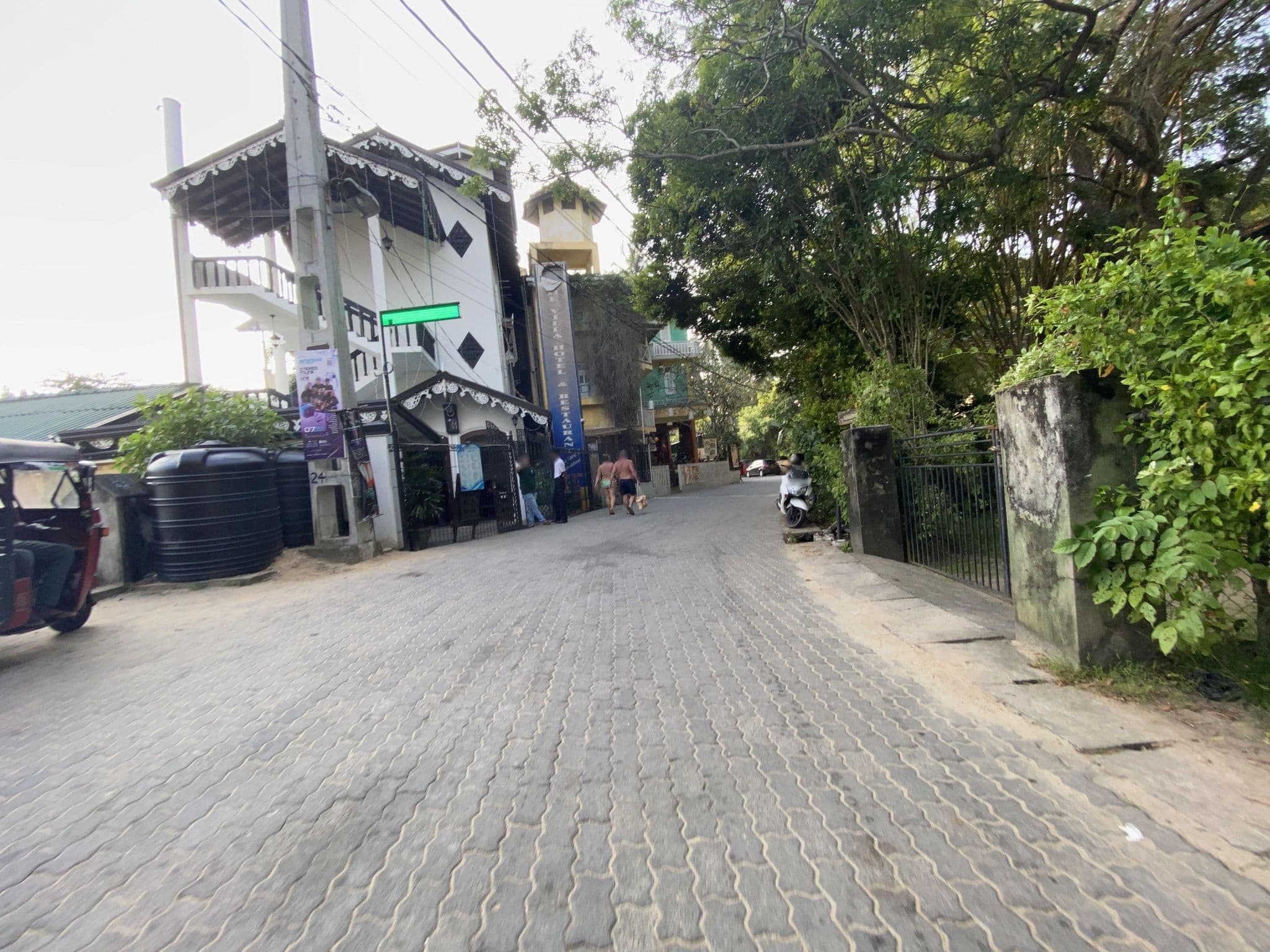 Street view near Thaproban Beach House, Unawatuna — © vadi (CC BY-SA · Mapillary)