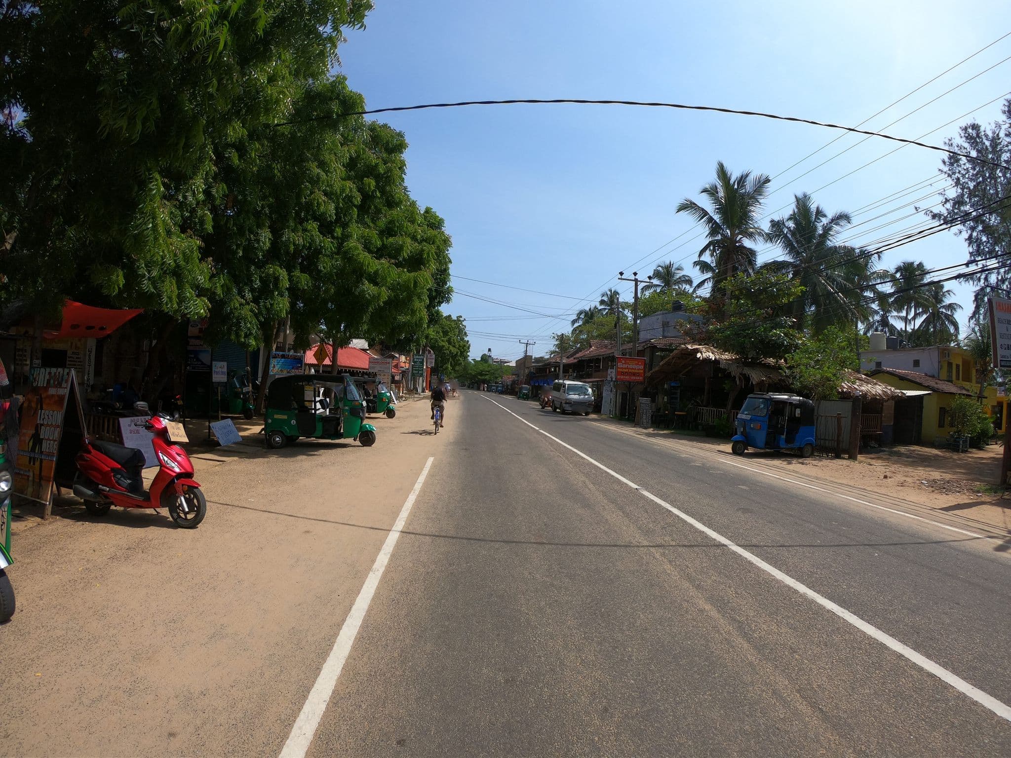 Street view near Shasini Beach Resort, Pottuvil — © paulinus (CC BY-SA · Mapillary)