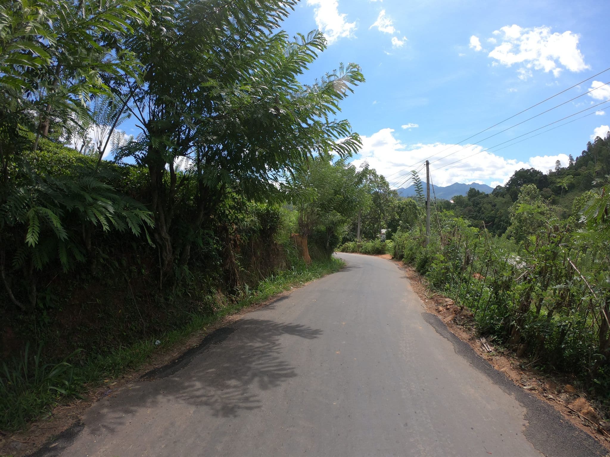 Street view near Rivinu Holiday Resort, Ella Town — © paulinus (CC BY-SA · Mapillary)