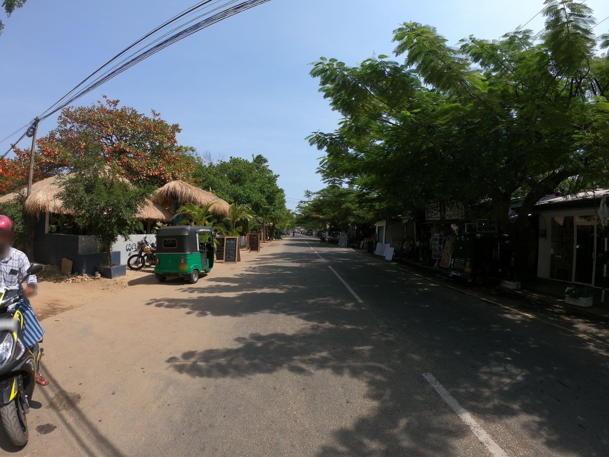 Street view near The Hotel Paradise, Pottuvil — © paulinus (CC BY-SA · Mapillary)