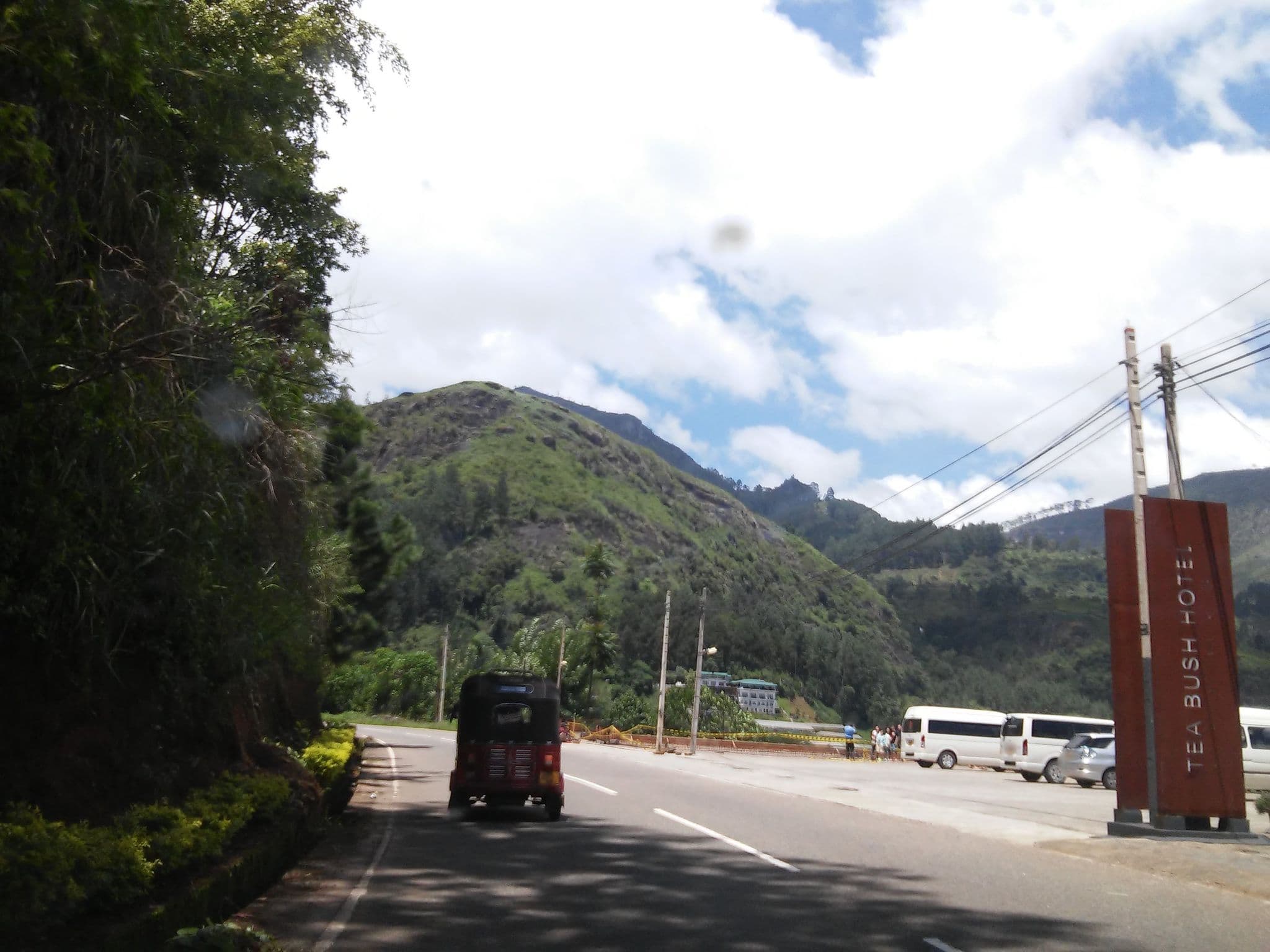 Street view near Tea Bush Hotel, Nuwara Eliya — © shravan91 (CC BY-SA · Mapillary)